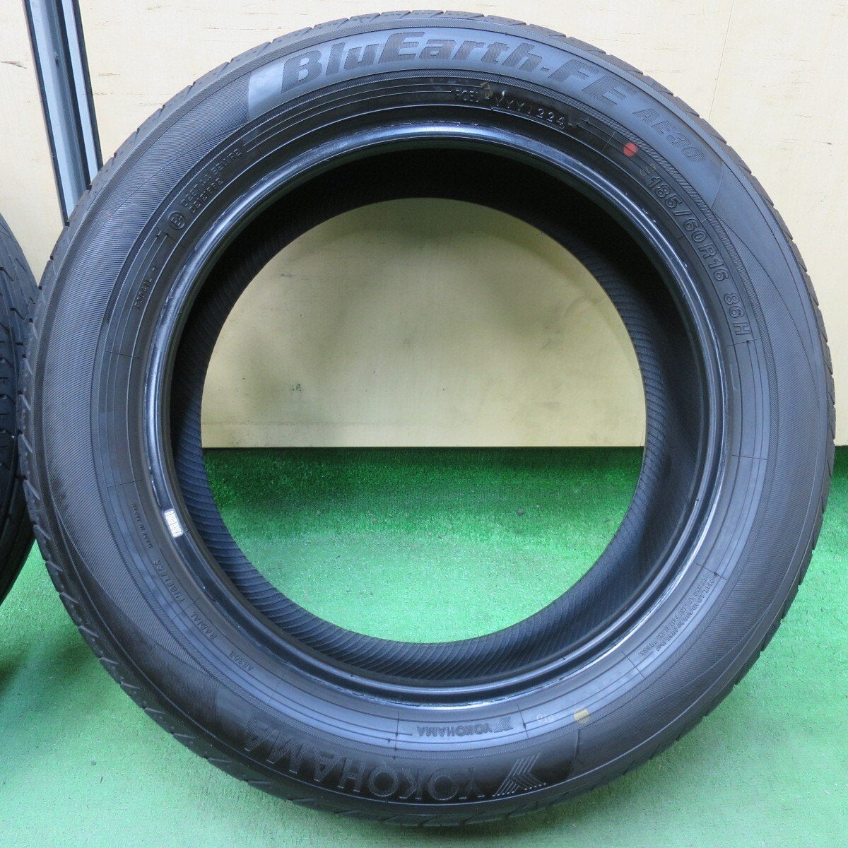 新車外し 24年★185/60R16 ヨコハマ BluEarth-FE AE30 16インチ アクア ラクティス フィット ノート マツダ2等★5040408イノタ
