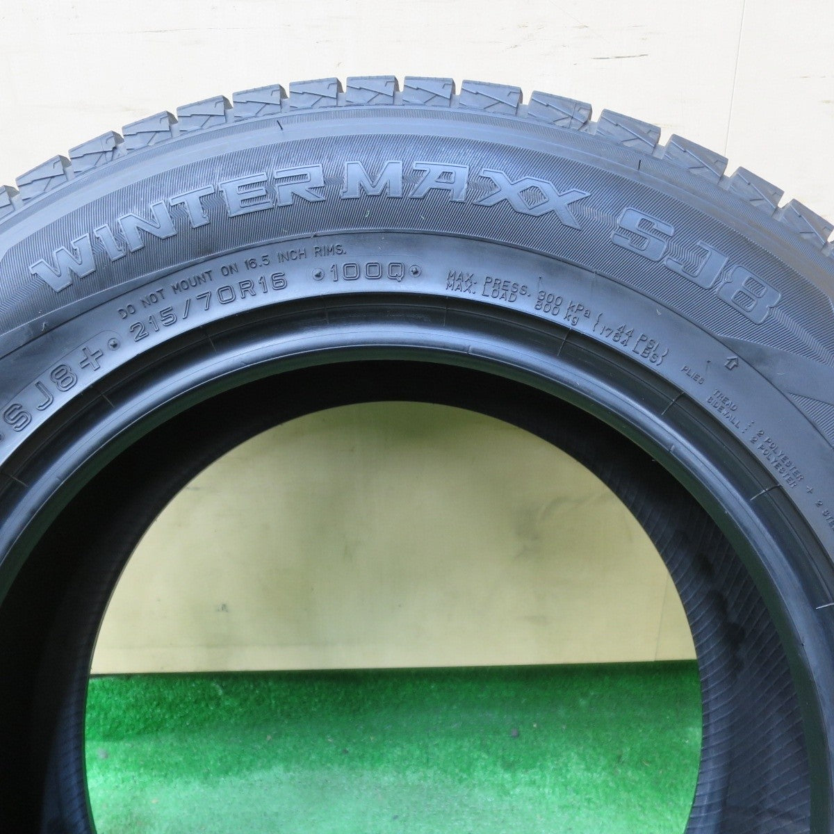 バリ溝!21年!9.5分!1本★スタッドレス 215/70R16 ダンロップ ウインターマックス SJ8 SJ8+ タイヤ 16インチ アウトランダー デリカD5 RAV4 等★5022112イスタ