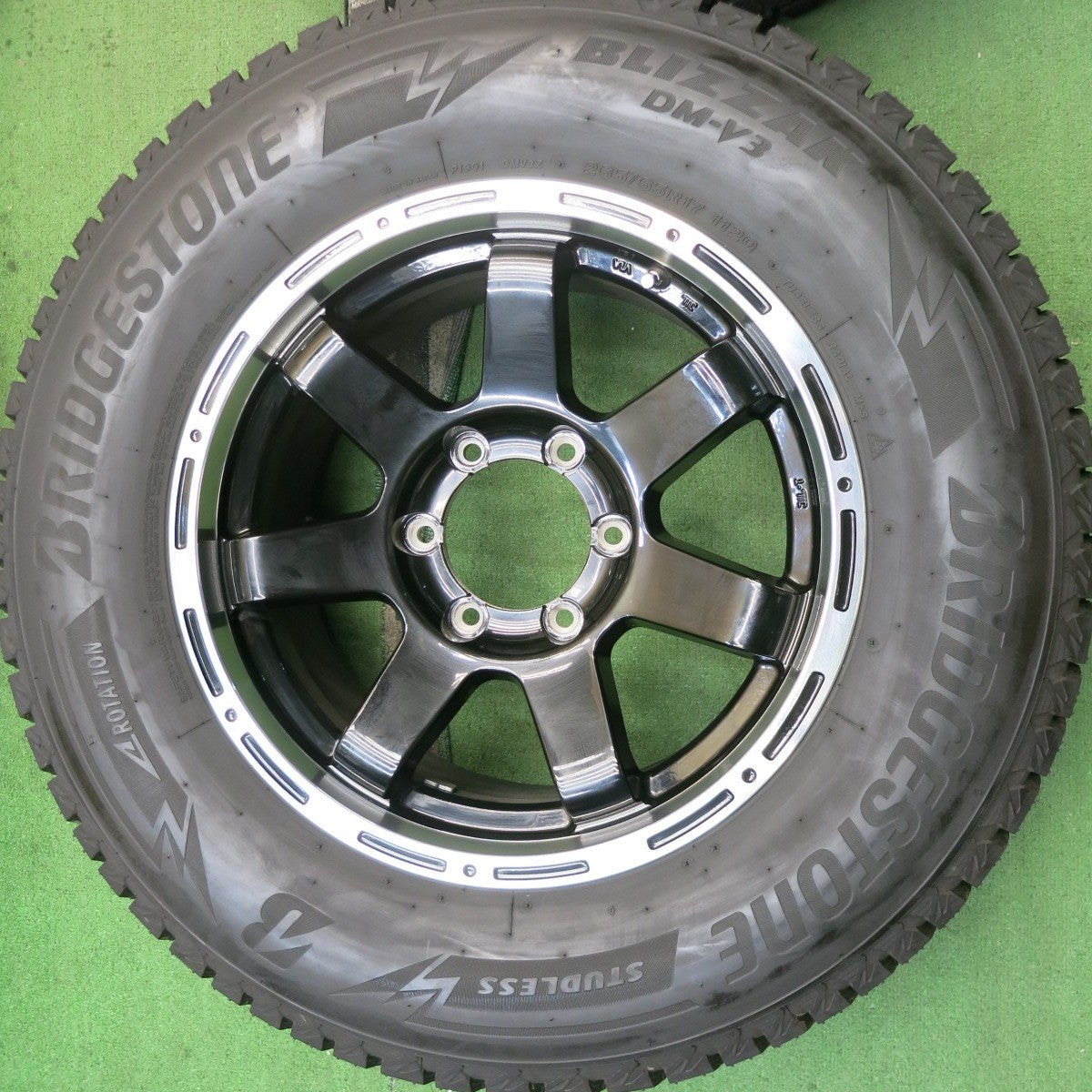 バリ溝!24年!キレイ!9.5分以上★スタッドレス 265/65R17 ブリヂストン ブリザック DM-V3 MAD CROSS MC-76 マッドクロス 17インチ PCD139.7/6H★5091403HAス
