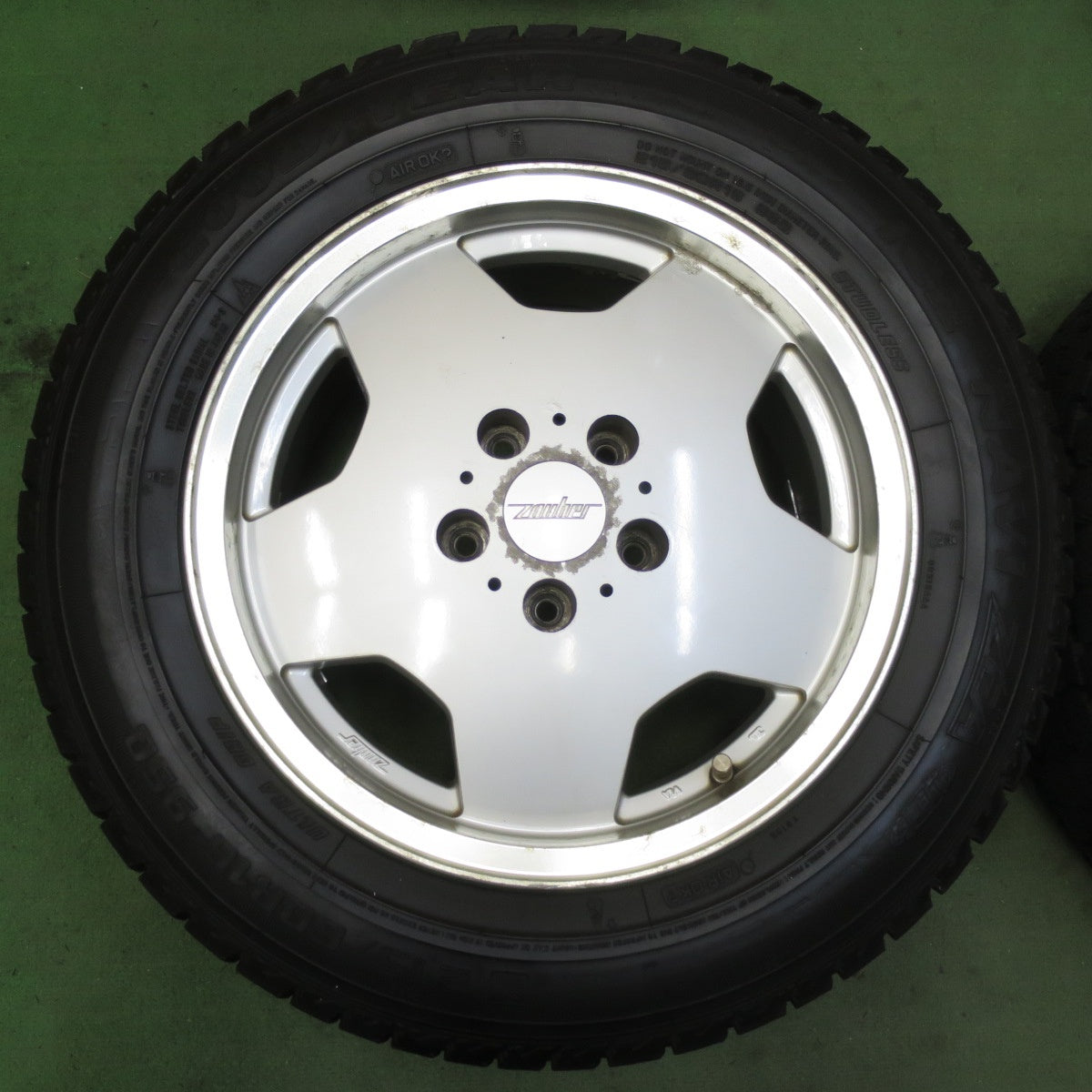 バリ溝!9.5分★スタッドレス 215/60R16 グッドイヤー アイスナビ ZEA Zauber ザウバー 16インチ PCD114.3/5H★5093015イス