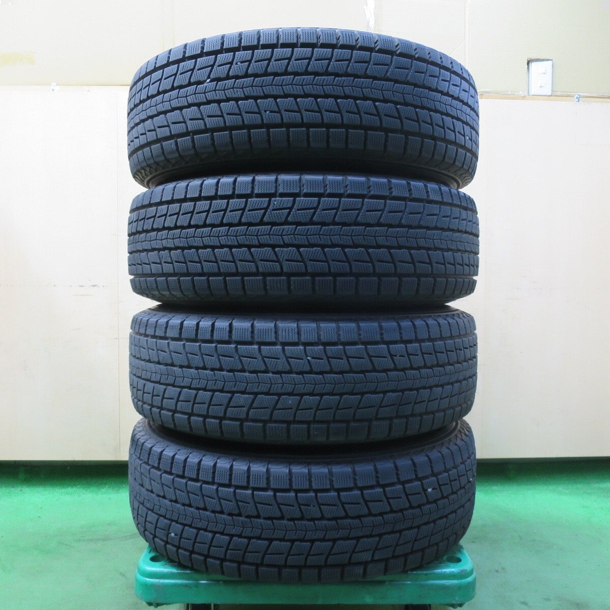 バリ溝!9.5分★スタッドレス 215/70R16 ダンロップ ウインターマックス SJ8 ROZEST ローゼスト 16インチ PCD114.3/5H★5030603イス