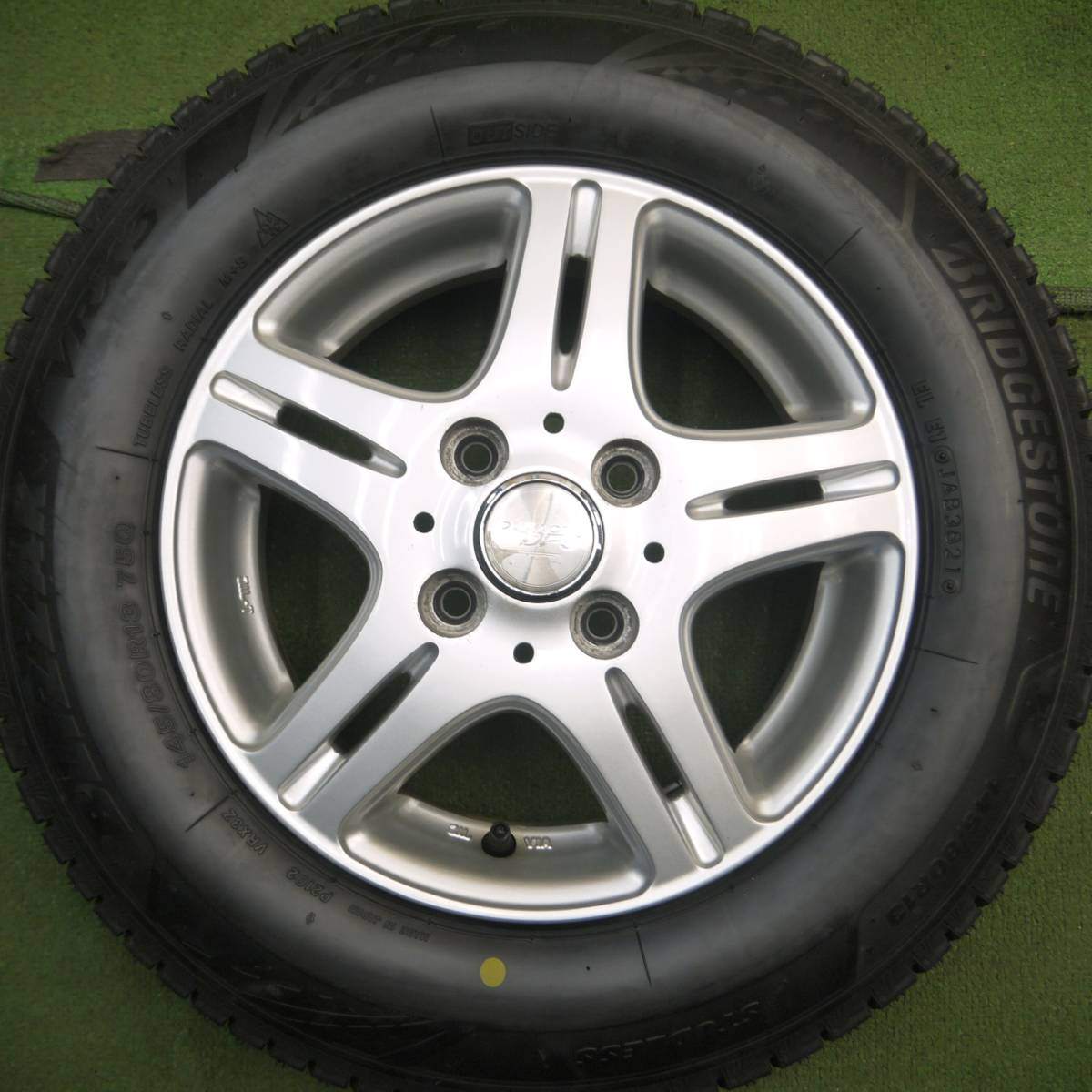 タイヤほぼ未使用!21年★スタッドレス 145/80R13 ブリヂストン ブリザック VRX3 DUFACT DF5 PCD100/4H★4021602Hス