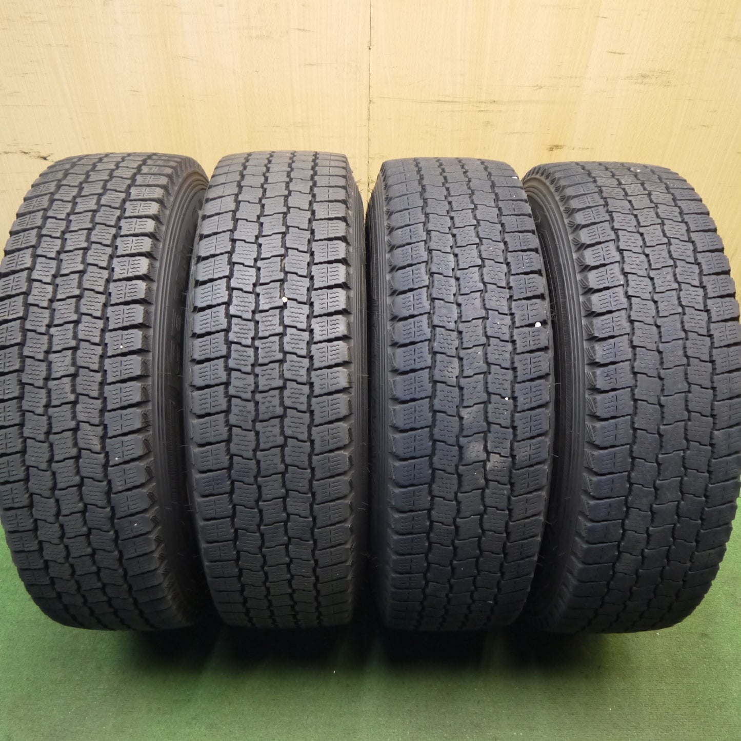 バリ溝!キレイ!9分★KEELER 185/75R15 106/104L スタッドレス グッドイヤー アイスナビ カーゴ キーラー 15インチ PCD139.7/6H★5100703Hス