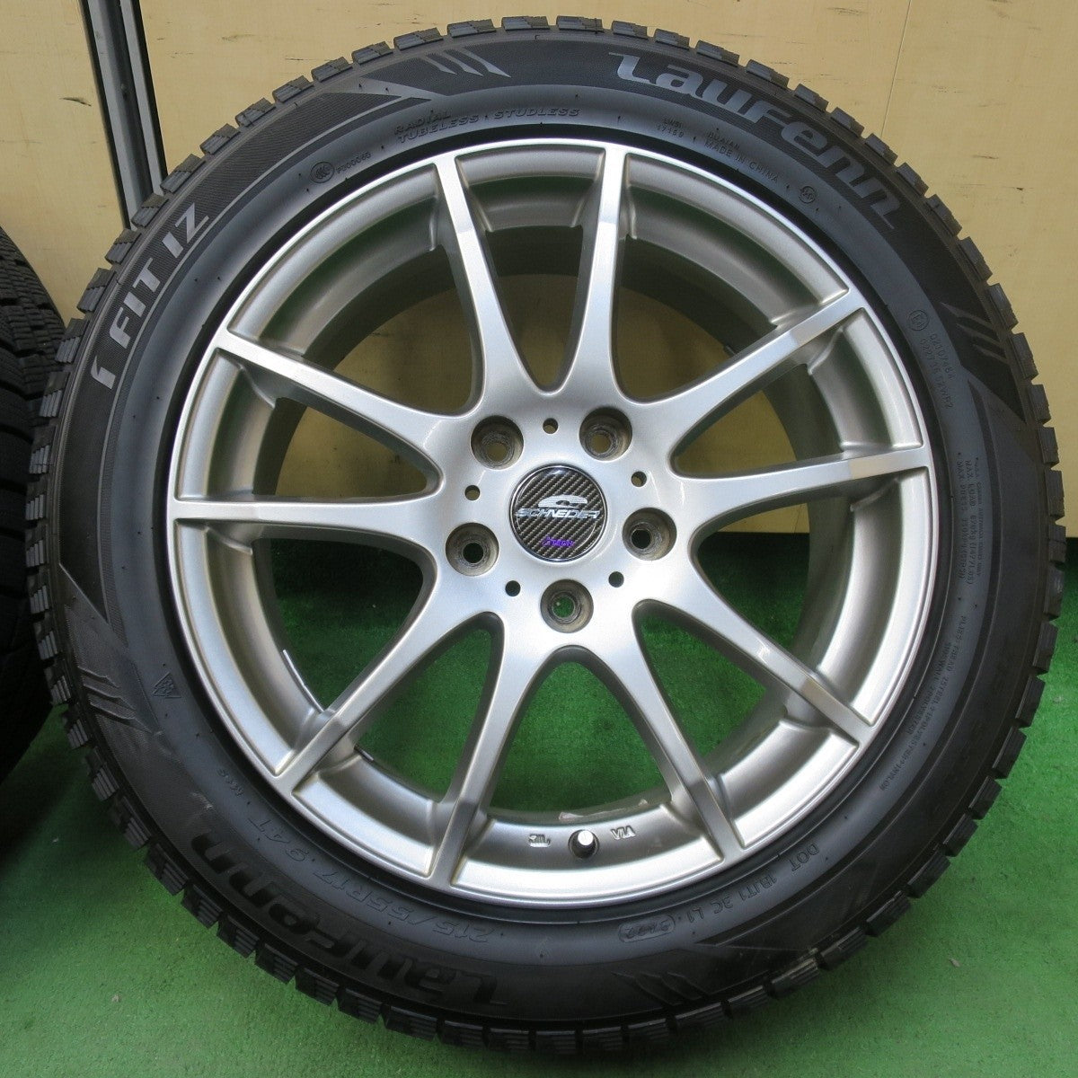 バリ溝!22年!キレイ!9.5分以上★スタッドレス 215/55R17 ラウフェン I FIT IZ SCHNEIDER シュナイダー 17インチ PCD114.3/5H★5011605イス