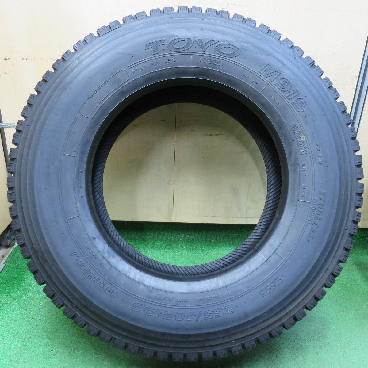 未使用!23年★トラック タイヤ 265/70R19.5 140/138J スタッドレス トーヨー M919 19.5インチ★5010609イスタ
