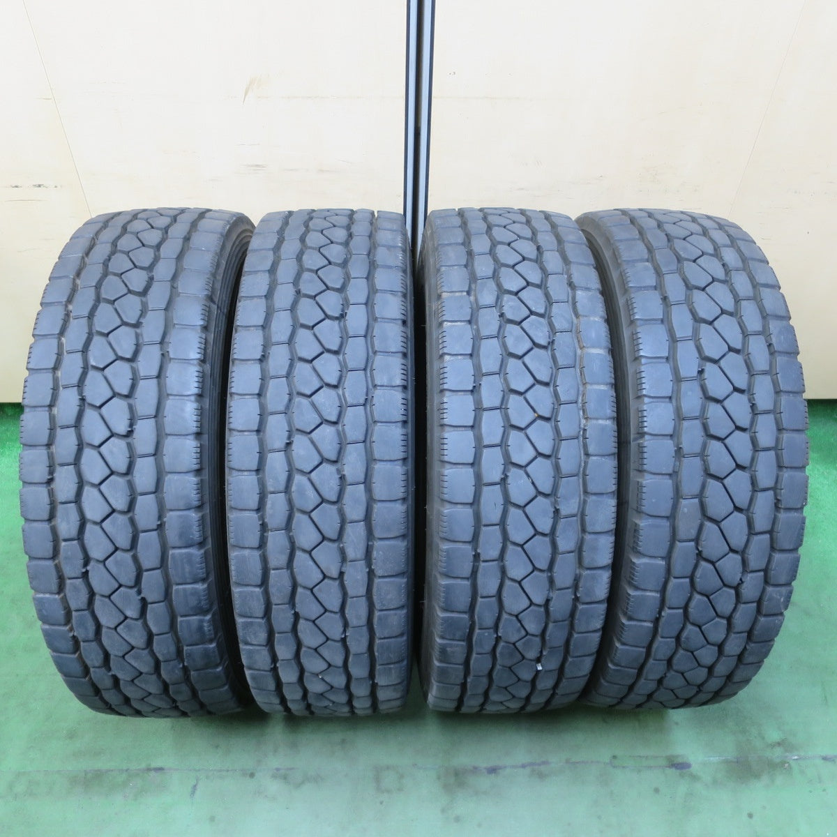 バリ溝!25年!9.5分★トラック タイヤ 245/70R19.5 136/134J ブリヂストン エコピア M801Ⅱ ミックス オールシーズン 19.5インチ★5121902イスタ