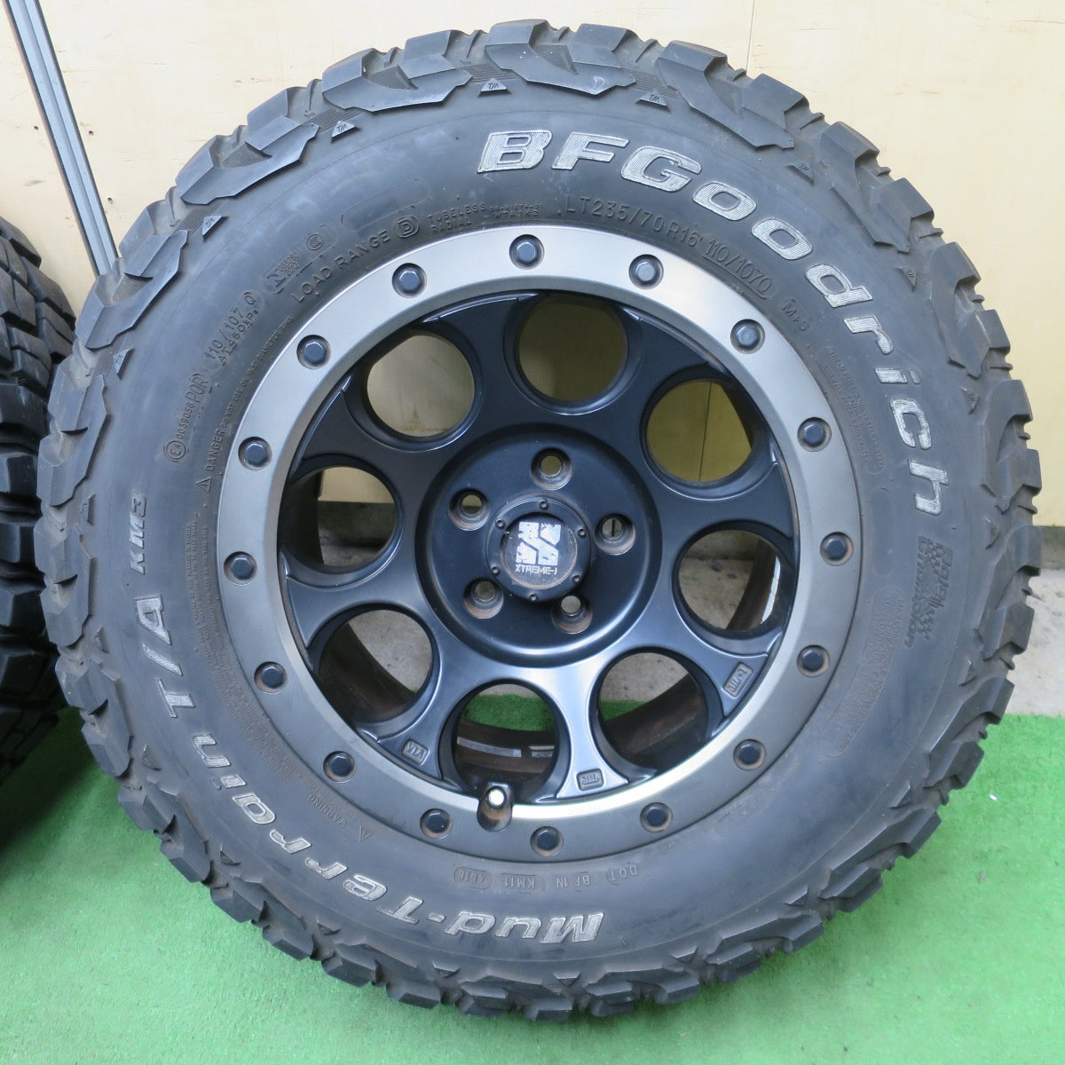 バリ溝!9.5分★MLJ XTREME-J XJ03 235/70R16 110/107Q BFグッドリッチ Mud-Terrain T/A KM3 エクストリームJ 16インチ PCD114.3/5H★6021401ナノ