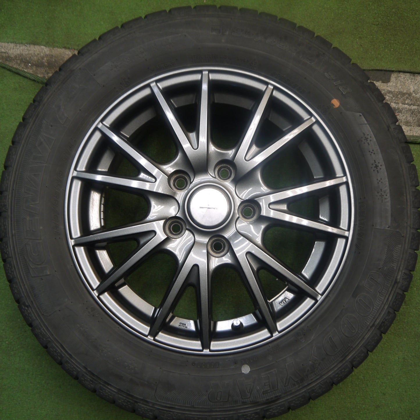 バリ溝!キレイ!8.5分★スタッドレス 195/65R15 グッドイヤー アイスナビ7 VELVA SPORT ヴェルヴァ 15インチ PCD114.3/5H★5092403Hス