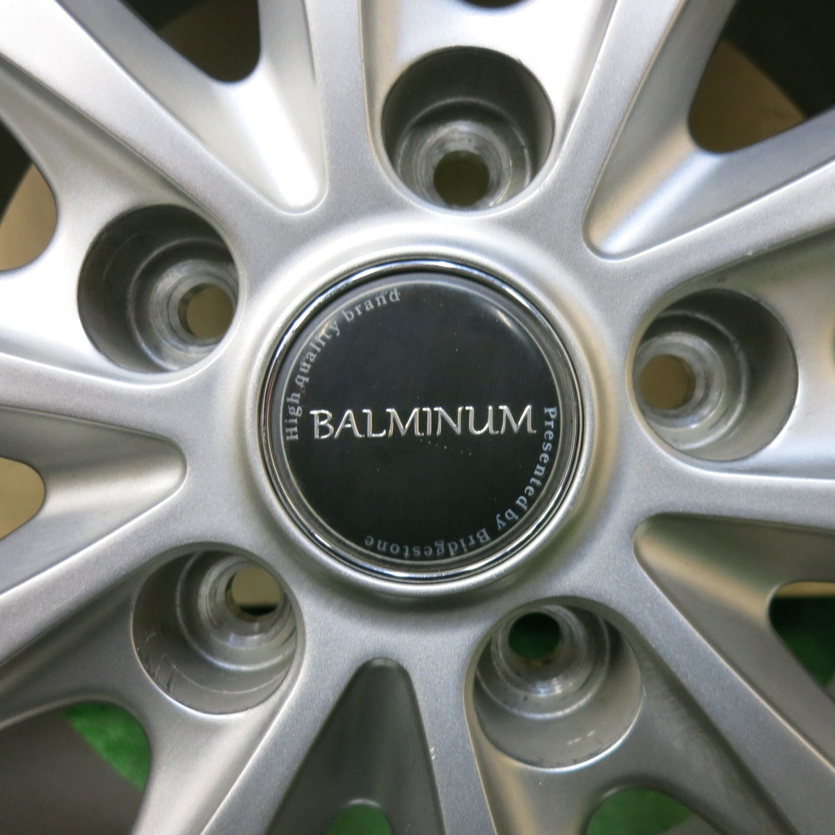 バリ溝!キレイ!9.5分以上★スタッドレス 215/60R16 ダンロップ ウインターマックス WM01 BALMINUM バルミナ 16インチ PCD114.3/5H★5043011SYス