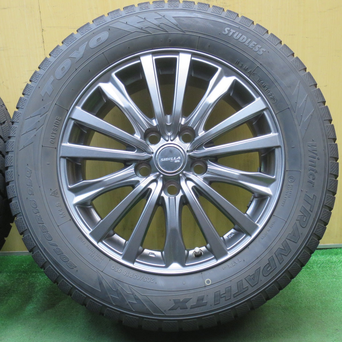 バリ溝!22年!キレイ!9.5分★スタッドレス 205/65R16 トーヨー ウインター トランパス TX SIBILLA NEXT W5 シビラ 16インチ PCD114.3/5H★5093001NJス
