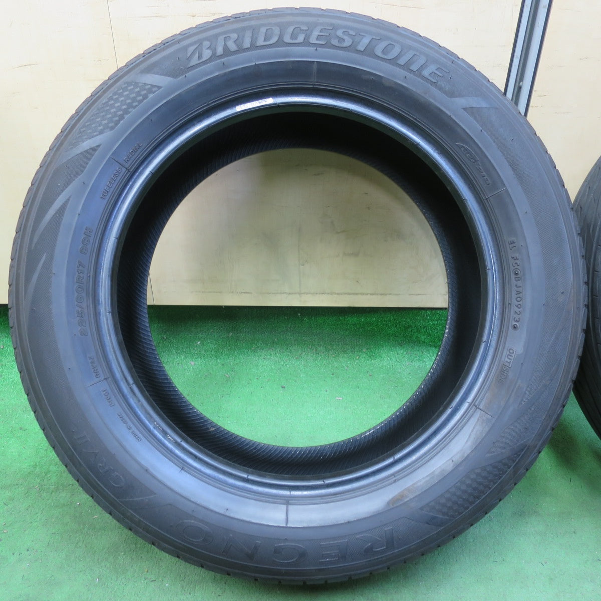 4本価格!23年★225/60R17 ブリヂストン レグノ GRV2 タイヤ 17インチ エクストレイル アルファード ハリアー フォレスター XV 等★5041813イノタ