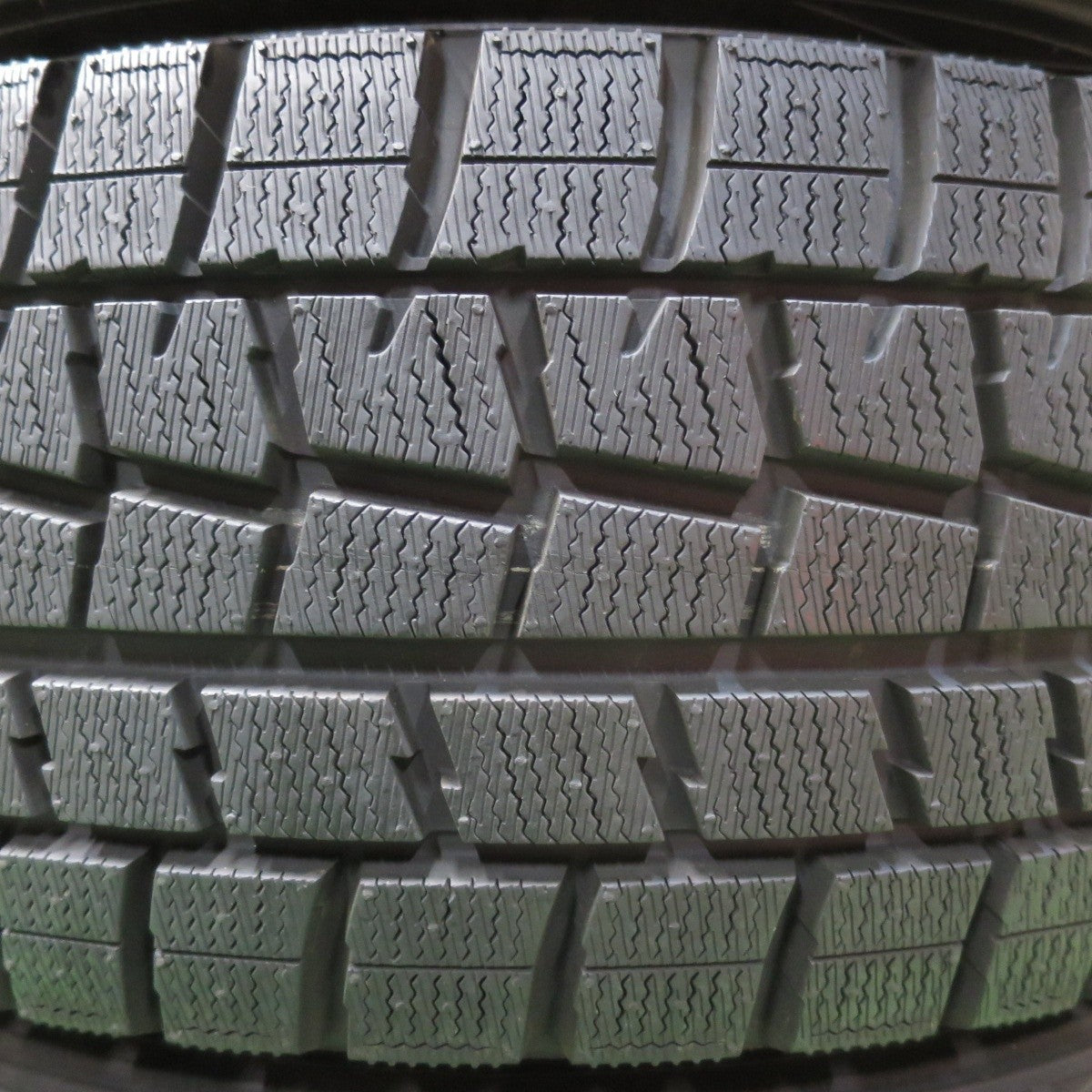 バリ溝!キレイ!ほぼ10分★アウディ ワーゲン 等 AGA DORF 215/60R16 スタッドレス ダンロップ ウインターマックス WM01 16インチ PCD112/5H★4121102イス