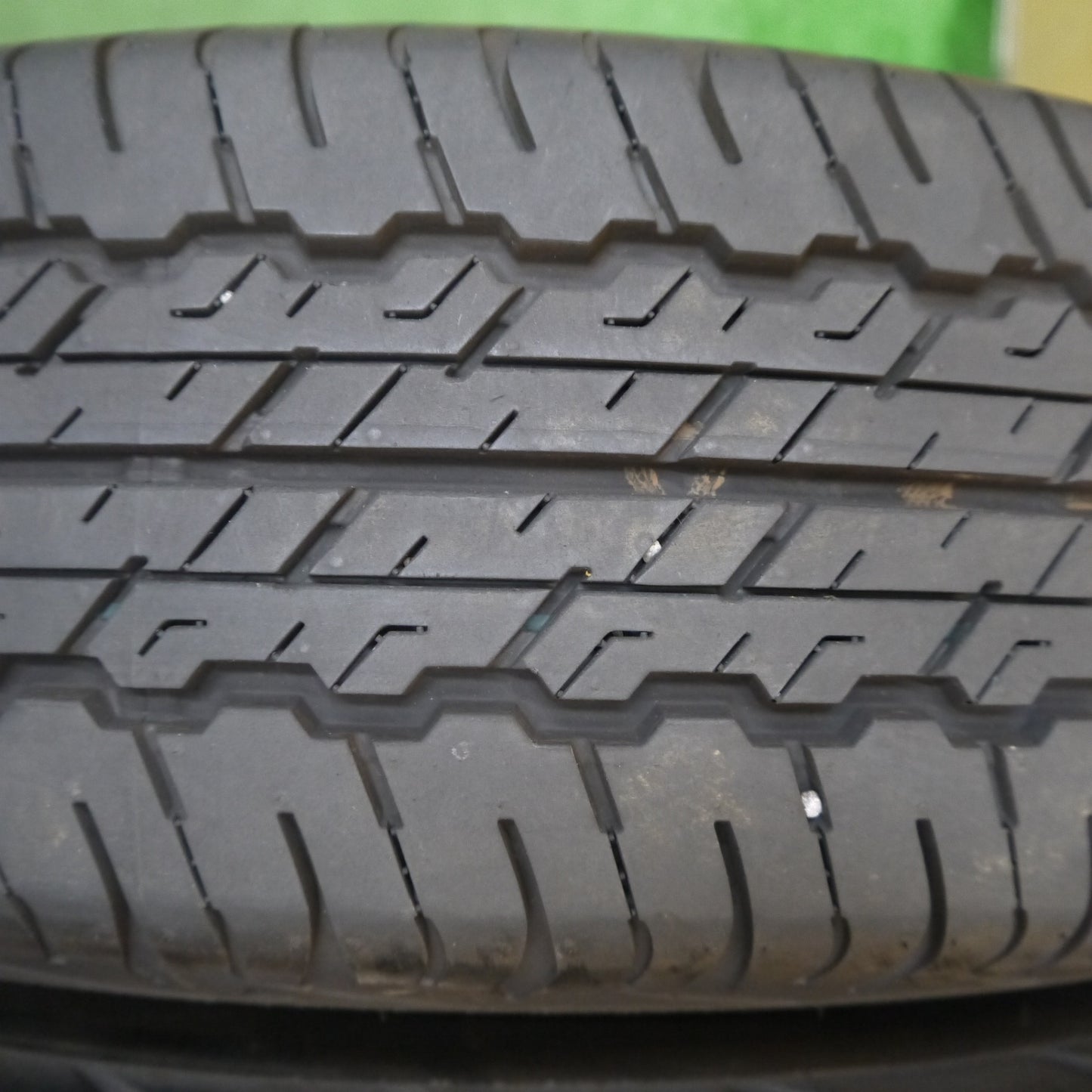 新車外し!24年★195/80R15 ダンロップ AT20 グラントレック タイヤ 15インチ ジムニー シエラ ハイエース 等★5070801Hノタ