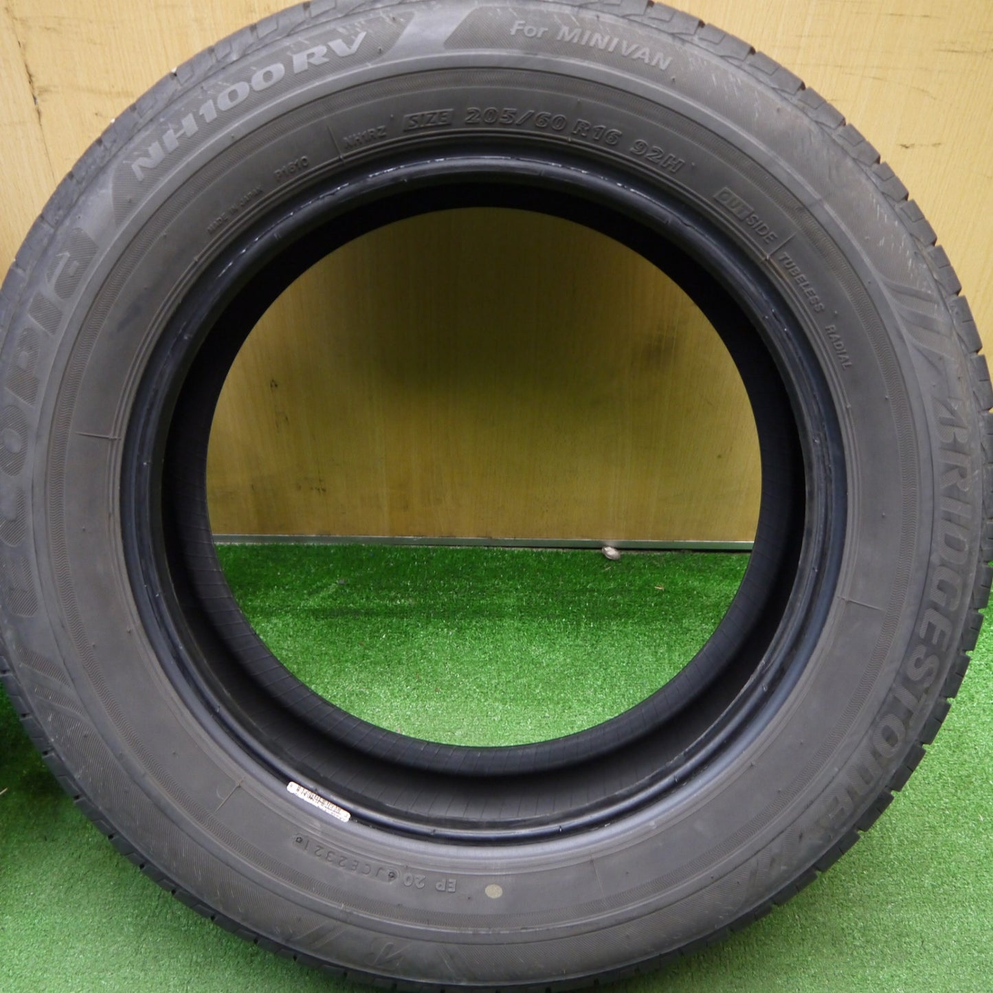 バリ溝!21年!9分!2本★205/60R16 ブリヂストン エコピア NH100RV タイヤ 16インチ ノア ヴォクシー プリウスα 等★5042201Hノタ