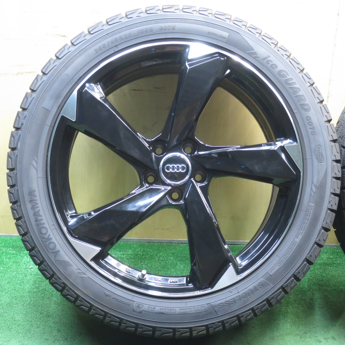 バリ溝!21年!キレイ!9.5分★アウディ 等 ユーロアクシス クロスエッジ 255/45R20 スタッドレス ヨコハマ アイスガード G075 社外 アルミ 20インチ PCD112/5H★5081104NJス