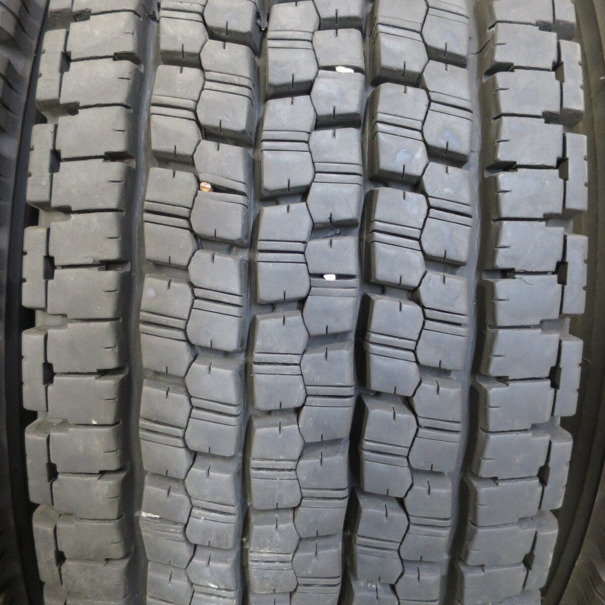 バリ溝!22年!9.5分★トラック タイヤ 245/70R19.5 136/134J スタッドレス ブリヂストン W999 19.5インチ★4061712イスタ