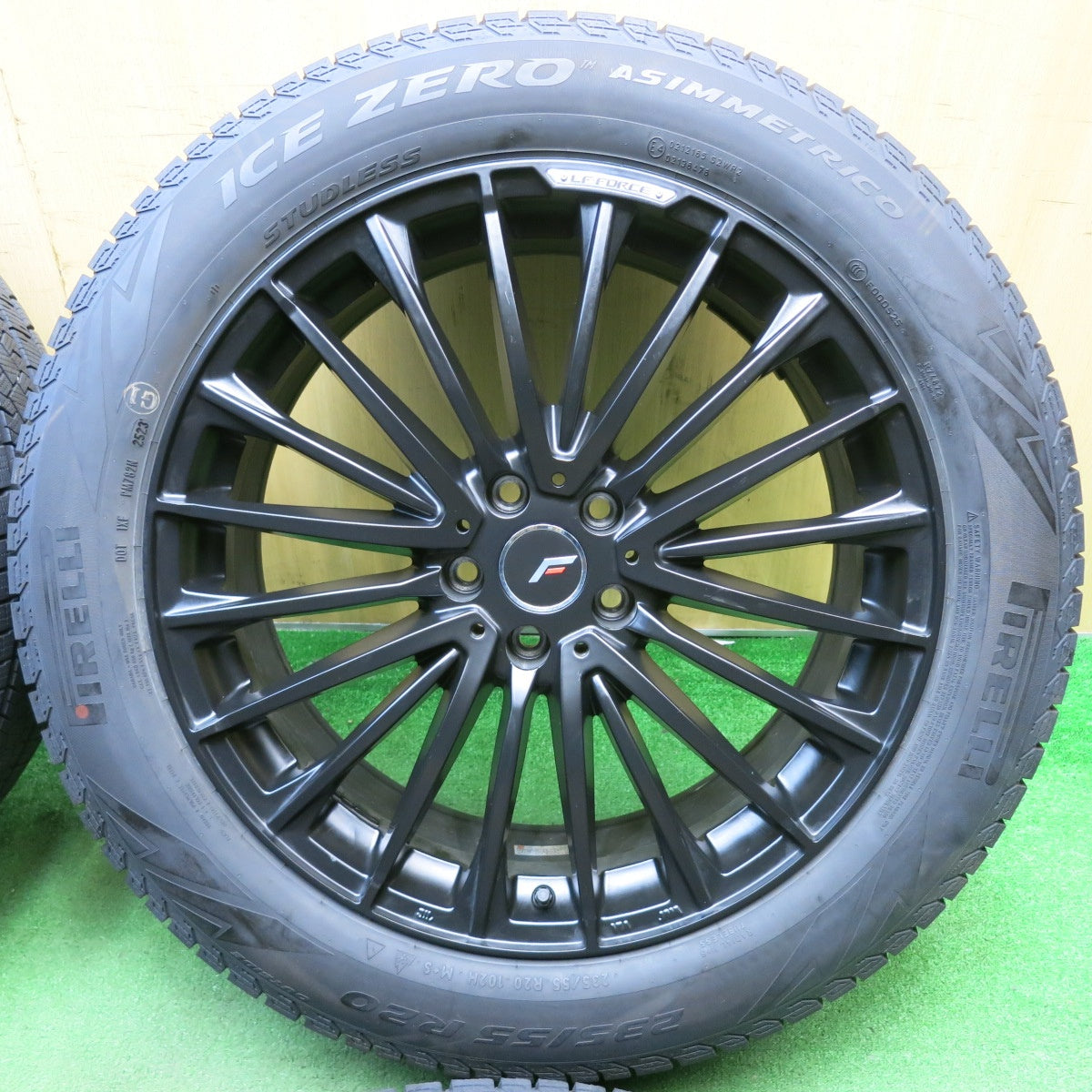 バリ溝!23年!キレイ!9.5分以上★LEHRMEISTER LF-FORCE 235/55R20 スタッドレス ピレリ アイスゼロ アシンメトリコ 20インチ レアマイスター PCD114.3/5H★5041501TNス