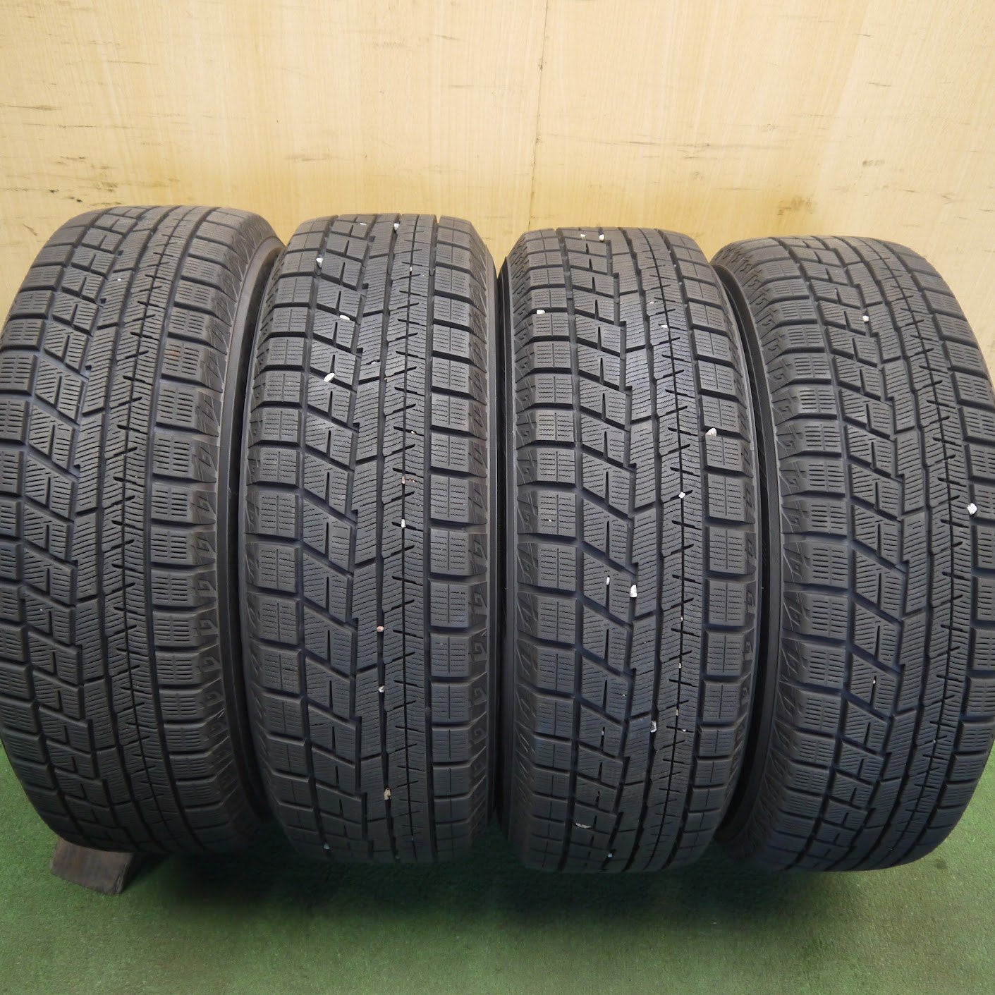 バリ溝!22年 9.5分★プリウス等 195/65R15 スタッドレス ヨコハマ アイスガード iG60 エクシーダー PCD100/5H★4102507Hス