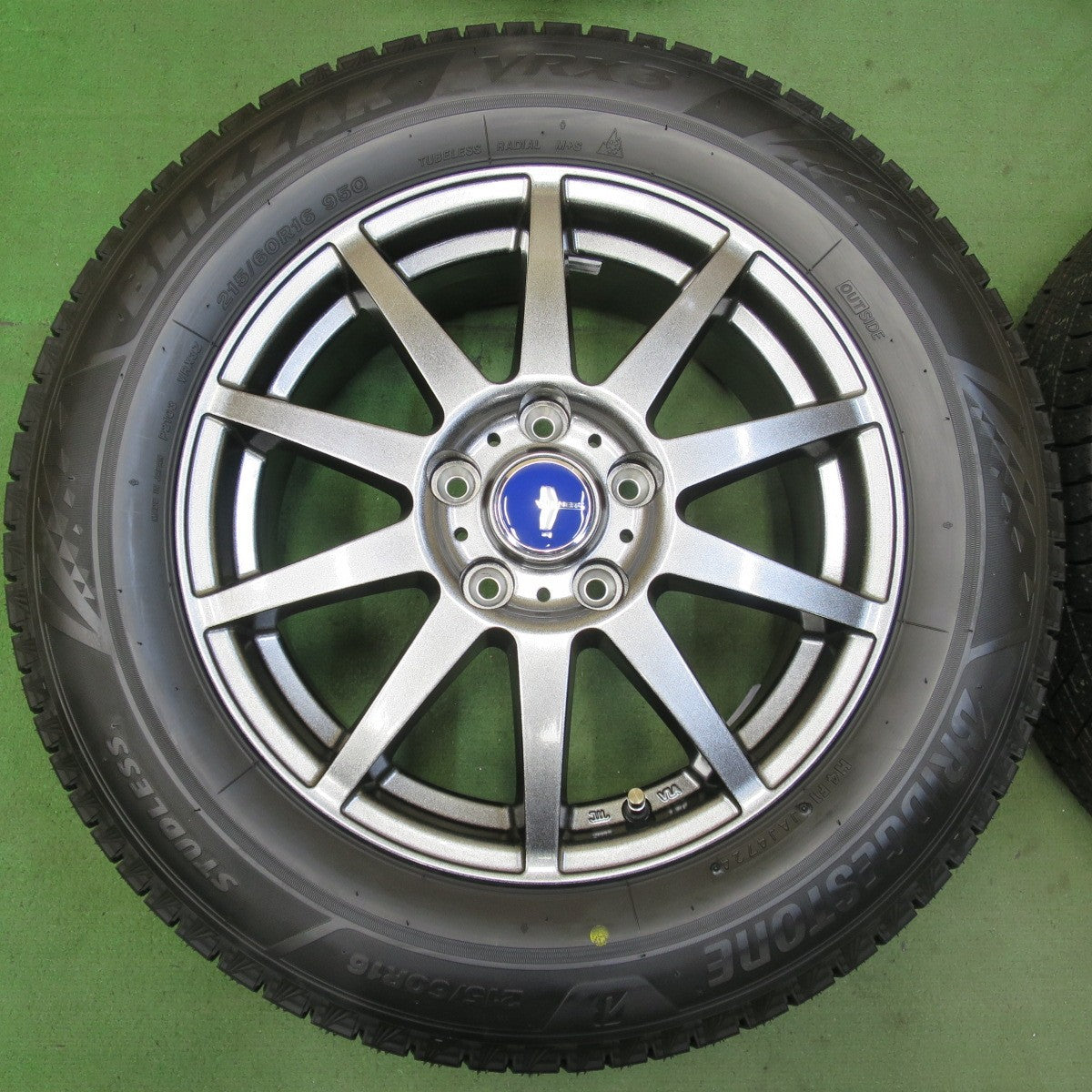 未使用!24年★スタッドレス 215/60R16 ブリヂストン ブリザック VRX3 WINNERS ウィナーズ 16インチ PCD114.3/5H★5092906イス