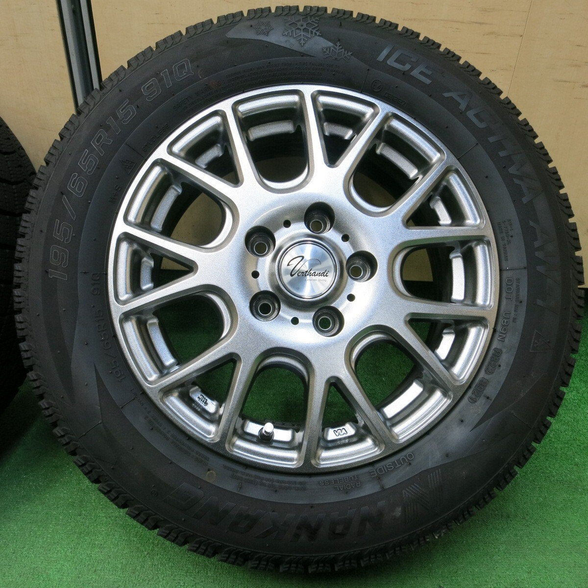 バリ溝!21年!綺麗!ほぼ10分★スタッドレス 195/65R15 ナンカン アイスアクティバ AW-1 Verthandi PCD114.3/5H★4041703イス