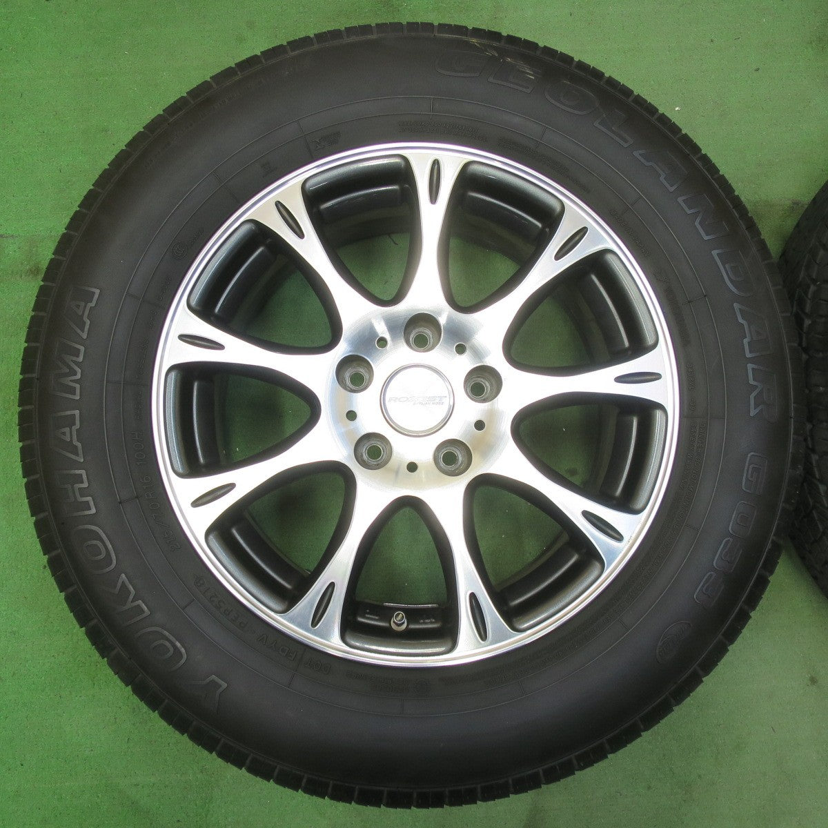 バリ溝!キレイ!9分★215/70R16 ヨコハマ ジオランダー G033 ROZEST X9 ローゼスト 16インチ PCD114.3/5H★5060505イノ