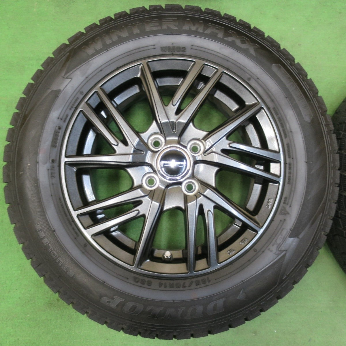 バリ溝!21年!キレイ!9.5分以上★スタッドレス 185/70R14 ダンロップ ウインターマックス WM02 WAREN ヴァーレン 14インチ PCD100/4H★5021114イス