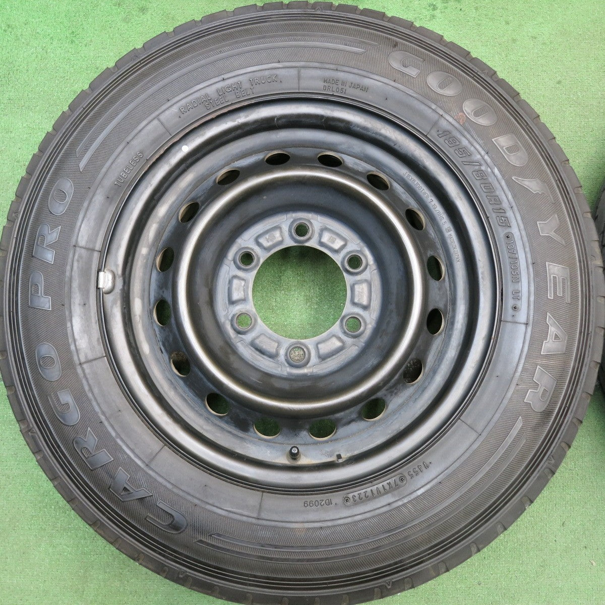4本価格!23年★トヨタ ハイエース 純正 スチール 195/80R15 107/105L グッドイヤー CARGO PRO 15インチ PCD139.7/6H★5080104HAノ