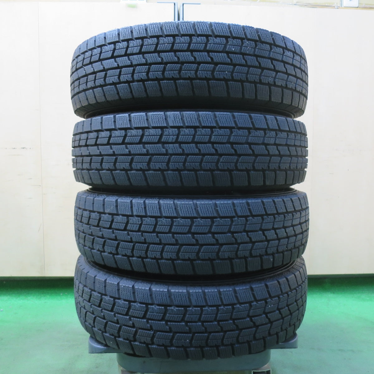 バリ溝!23年!キレイ!9分★LOXARNY SPORT 165/70R14 スタッドレス グッドイヤー アイスナビ7 14インチ ロクサーニ スポーツ ハスラー ソリオ 等 PCD100/4H★5103101イス