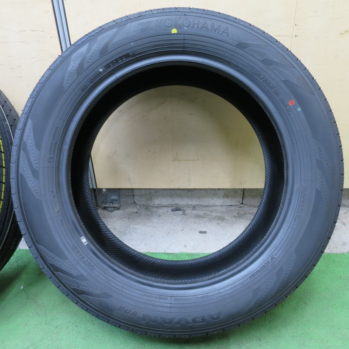 新車外し!26年◎225/60R18 ヨコハマ アドバン V03 タイヤ 18インチ 40系 アルファード ヴェルファイア ハリアー RAV4 レクサス NX 等◎6101701NGノタ