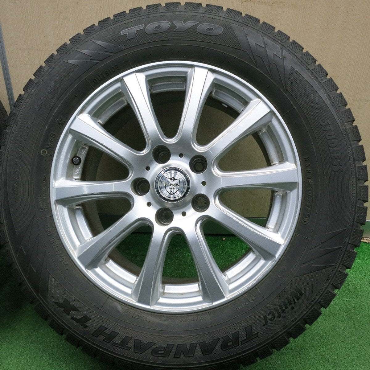 バリ溝!21年!キレイ!9.5分★スタッドレス 215/65R16 トーヨー ウインター トランパス TX JOKER ジョーカー 16インチ PCD114.3/5H★5012003TNス