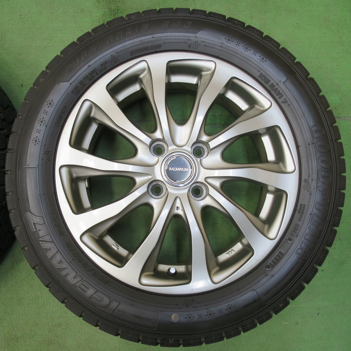 バリ溝!21年!キレイ!9分★スタッドレス 185/60R15 グッドイヤー アイスナビ7 BALMINUM バルミナ 15インチ PCD100/4H★5042908イス