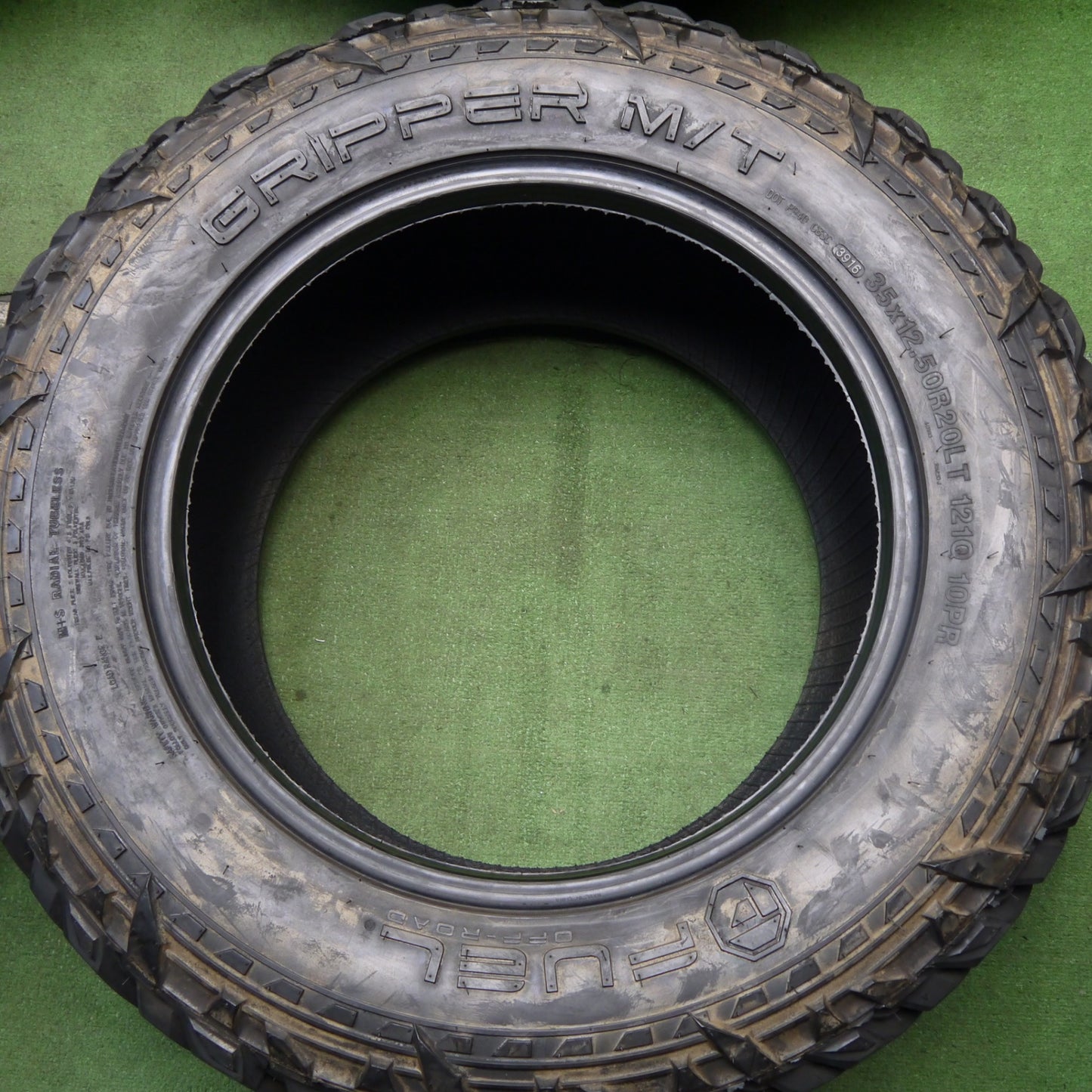 バリ溝!9.5分★35×12.50R20 FUEL GRIPPER M/T フューエル 20インチ タイヤ ハマー H2 等★5082004Hノタ