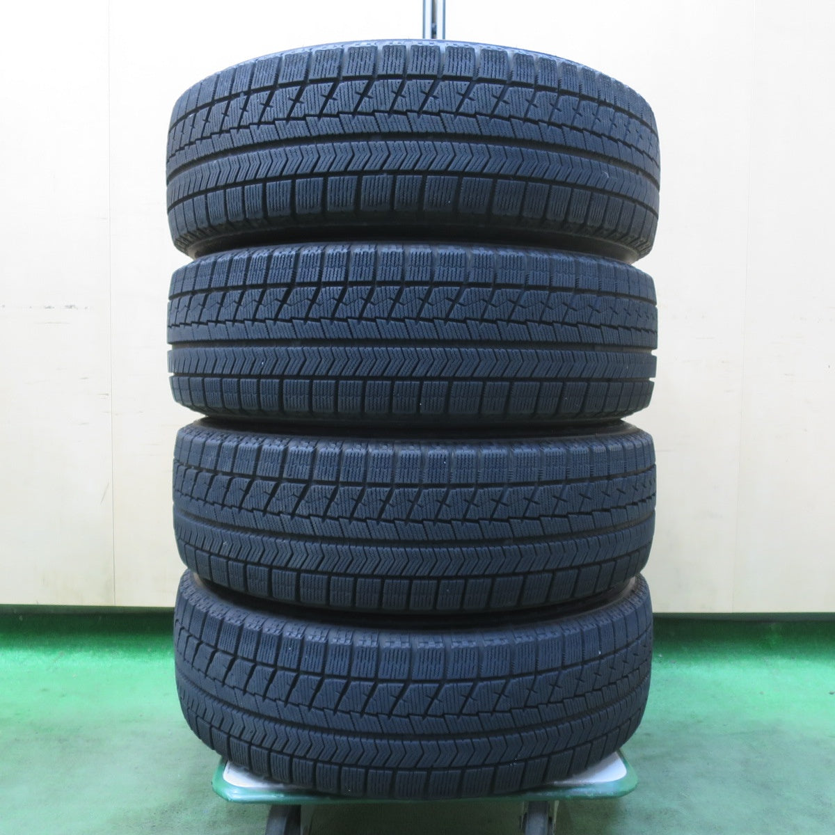 バリ溝!8.5分★スタッドレス 185/65R15 ブリヂストン ブリザック VRX ECO FORME エコフォルム 15インチ PCD100/4H★5120609イス