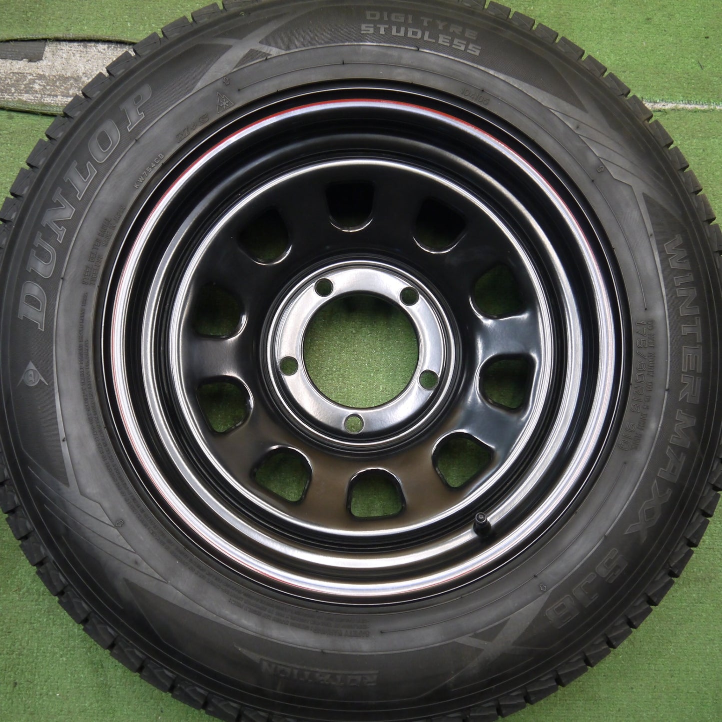バリ溝!キレイ!9分★DAYTONA デイトナ スタッドレス 175/80R16 ダンロップ ウインターマックス SJ8 16インチ PCD139.7/5H★5082602Hス
