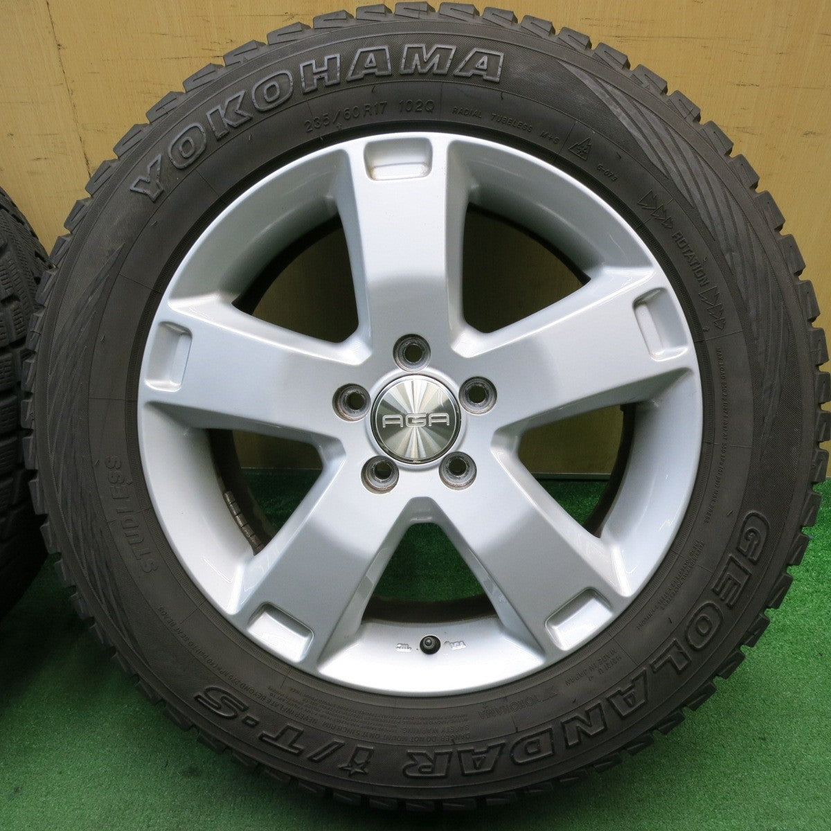 バリ溝!8.5分★ベンツ 等 AGA ESSE2 235/60R17 スタッドレス ヨコハマ ジオランダー i/T-S 17インチ エッセ2 PCD112/5H★5051404TNス