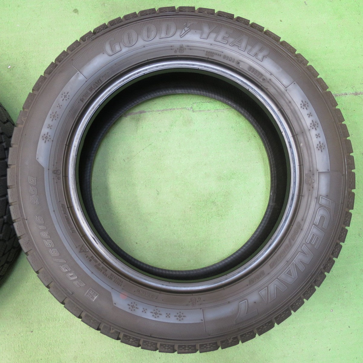 バリ溝!21年!9.5分★スタッドレス 205/65R16 グッドイヤー アイスナビ7 タイヤ 16インチ ヤリスクロス ヴェゼル オデッセイ 等★5051713イスタ
