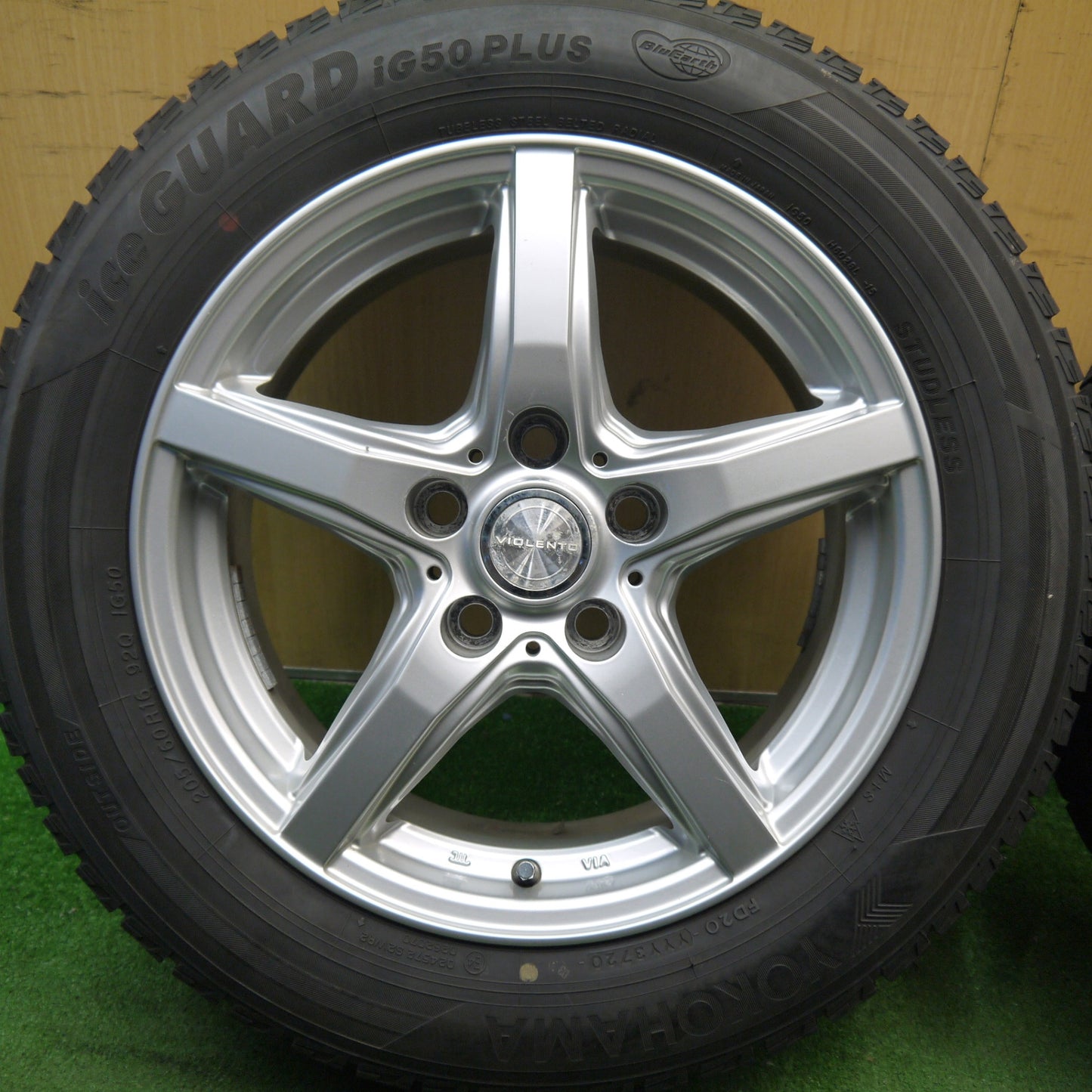 バリ溝!キレイ!9.5分★スタッドレス 205/60R16 ヨコハマ アイスガード iG50 プラス VIOLENTO ヴィオレント 16インチ PCD114.3/5H★5041401Hス