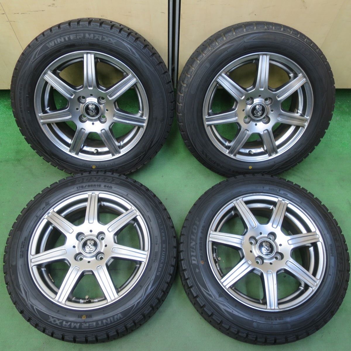 バリ溝!9.5分★スタッドレス 175/65R15 ダンロップ ウインターマックス WM01 MANARAY SPORT マナレイスポーツ 15インチ PCD100/4H★5072409イス