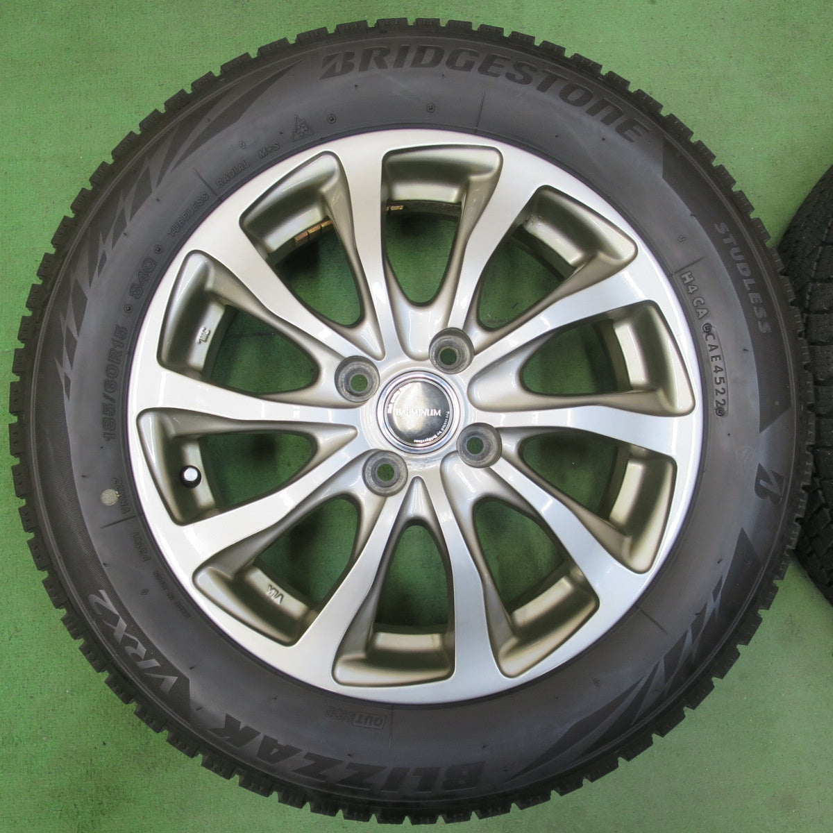 バリ溝!22年!8.5分★スタッドレス 185/60R15 ブリヂストン ブリザック VRX2 BALMINUM バルミナ 15インチ PCD100/4H★5042505イス