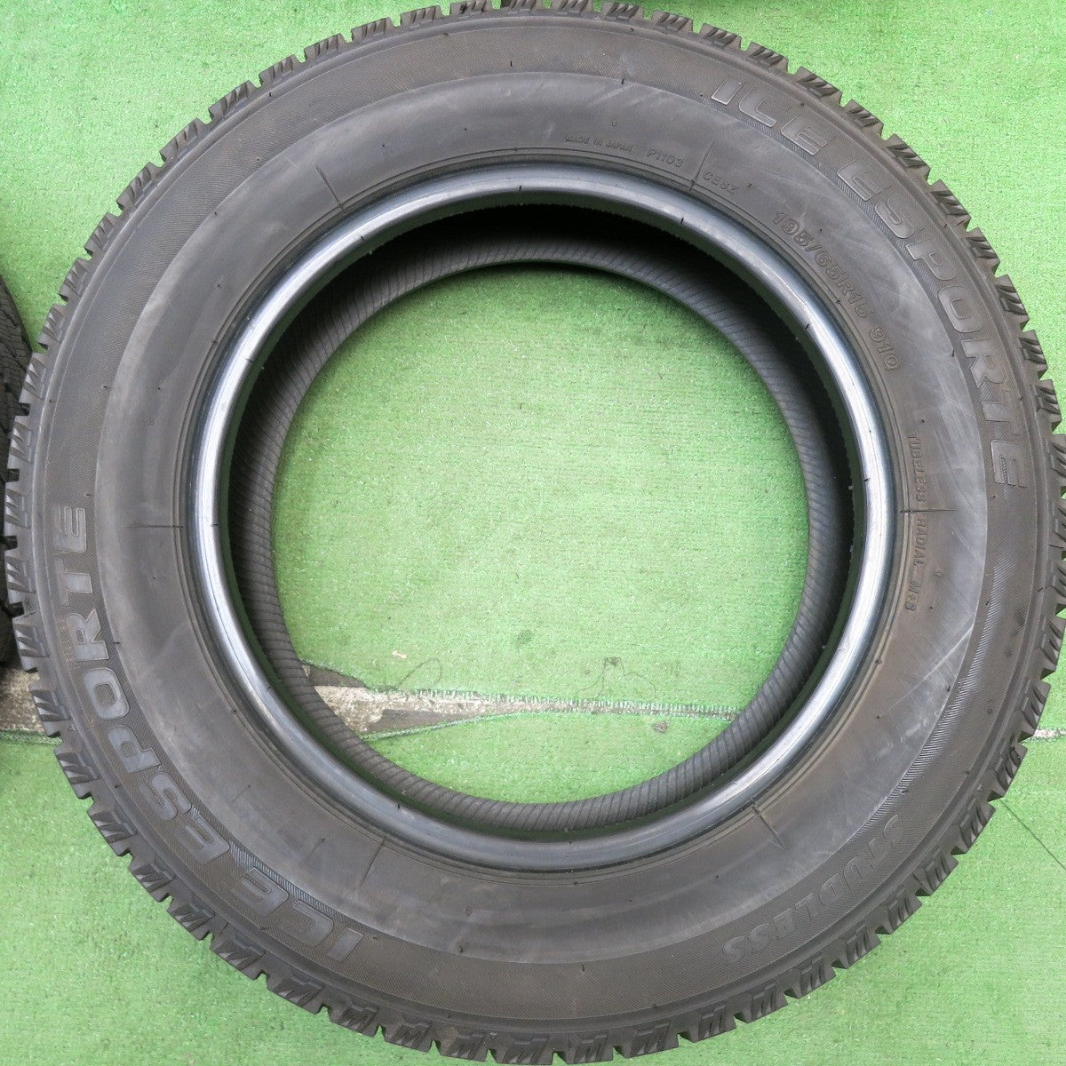 バリ溝!22年!9.5分以上★スタッドレス 195/65R15 アイスエスポルテ タイヤ 15インチ プリウス ノア ヴォクシー ステップワゴン 等★5071710HAスタ