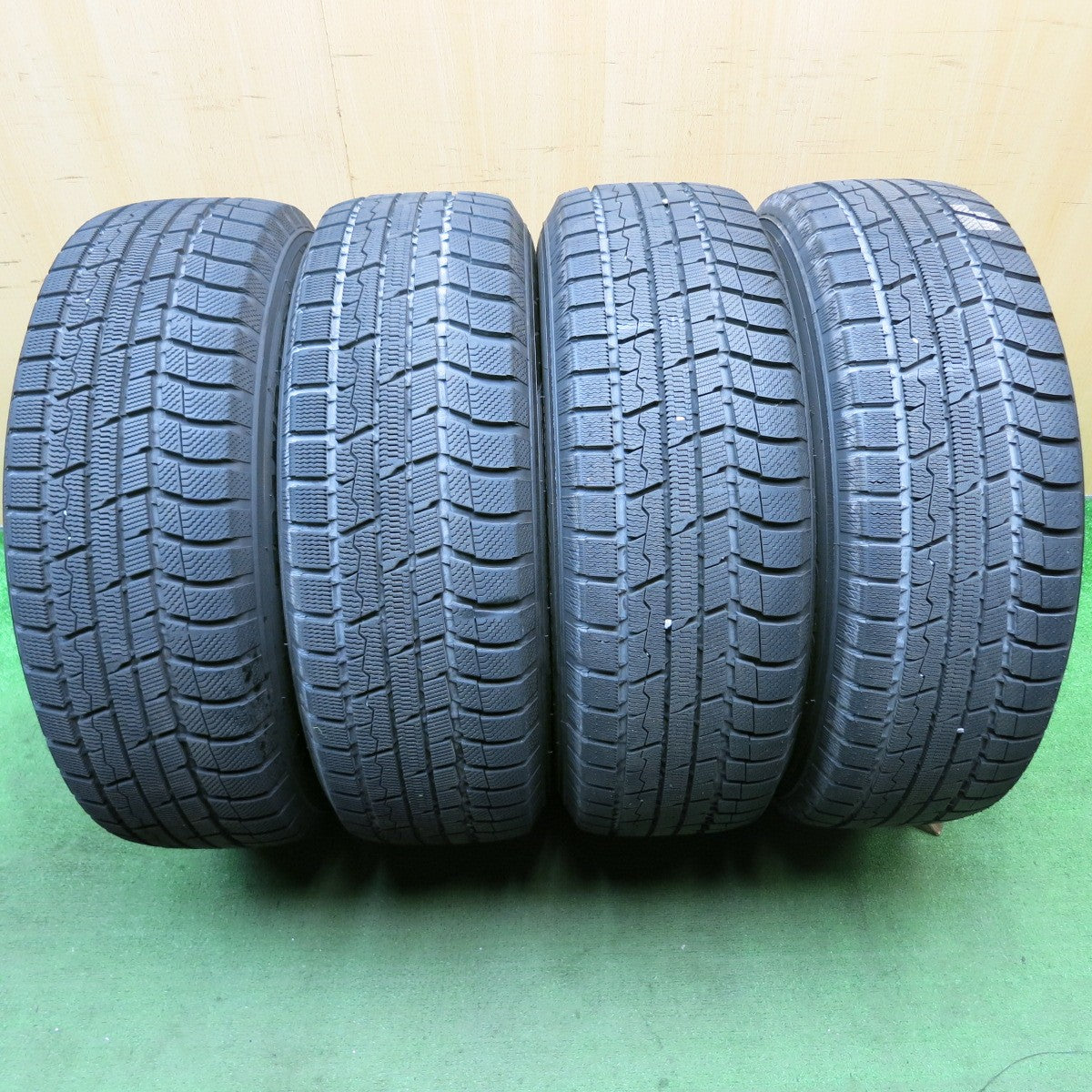 バリ溝!キレイ!ほぼ10分★スタッドレス 225/65R17 トーヨー ウインター トランパス TX Fang ファング 17インチ PCD114.3/5H★5072603HAス