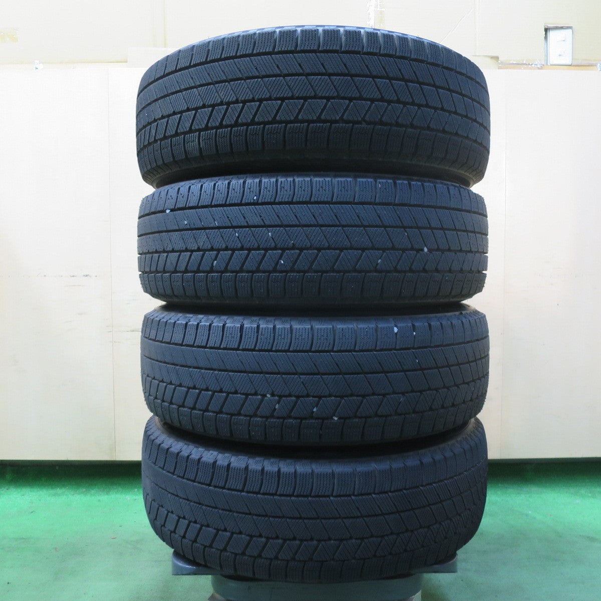 バリ溝!24年!キレイ!ほぼ10分★スタッドレス 195/60R16 ブリヂストン ブリザック VRX3 Claire ZT10 クレール 16インチ PCD114.3/5H★5061801イス