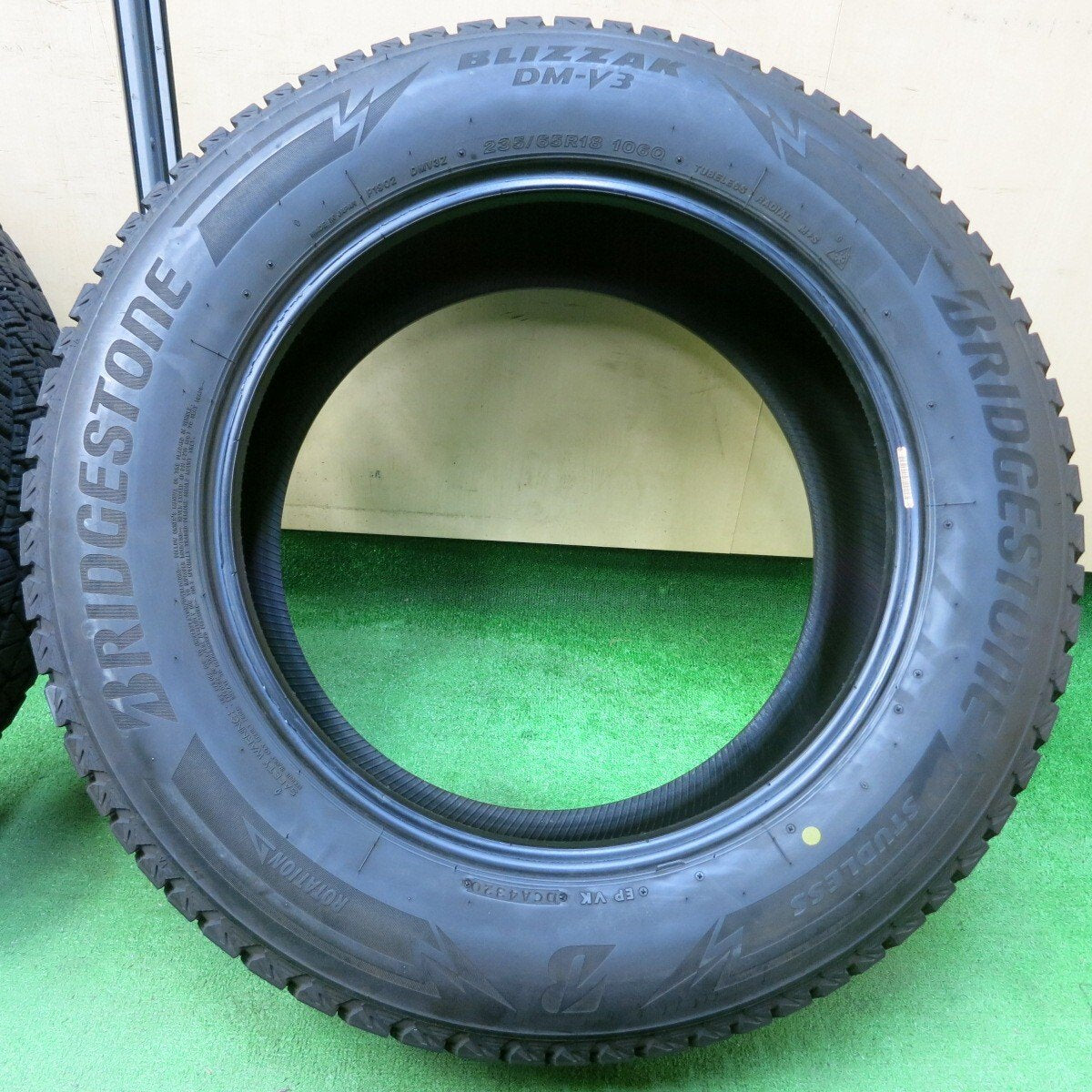 バリ溝!20年!9.5分★スタッドレス 235/65R18 ブリヂストン ブリザック DM-V3 レクサスRX ムラーノ ハリアー等★4041302イスタ