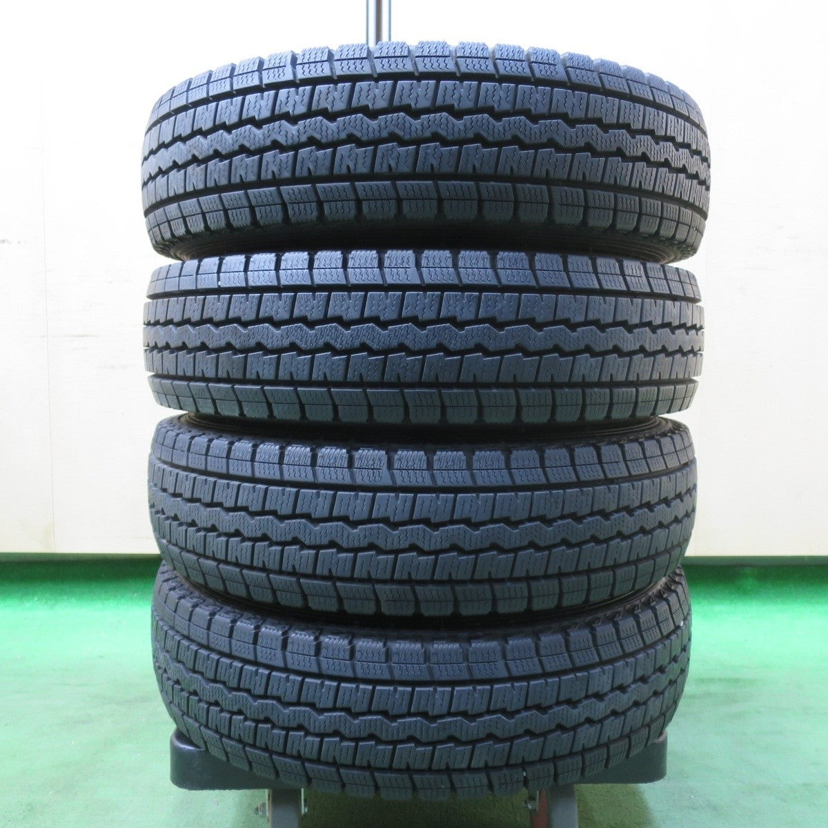 バリ溝!21年!キレイ!9.5分以上★スタッドレス 145R12 6PR ダンロップ ウインターマックス SV01 スチール ホイール 12インチ PCD100/4H★5021506イス