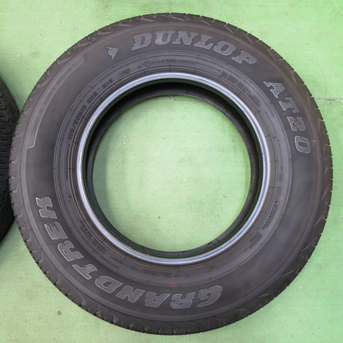 4本価格!24年★195/80R15 ダンロップ AT20 グラントレック タイヤ 15インチ ジムニー シエラ ハイエース 等★5060301イノタ