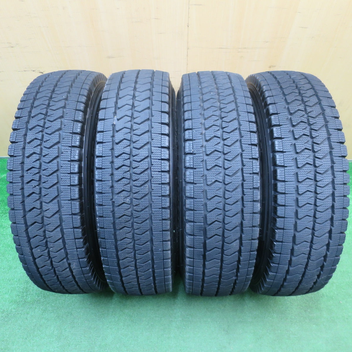 バリ溝!24年!9.5分★KEELER 195/80R15 107/105N スタッドレス ブリヂストン ブリザック VL10 キーラー 15インチ PCD139.7/6H★5112404NJス