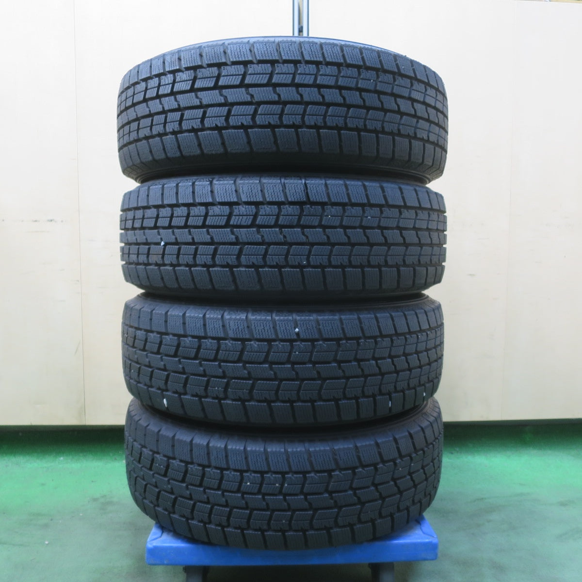 ほぼ未使用!23年★プリウス 等 185/65R15 スタッドレス グッドイヤー アイスナビ7 ravrion ラブリオン 15インチ PCD100/5H★6031404イス