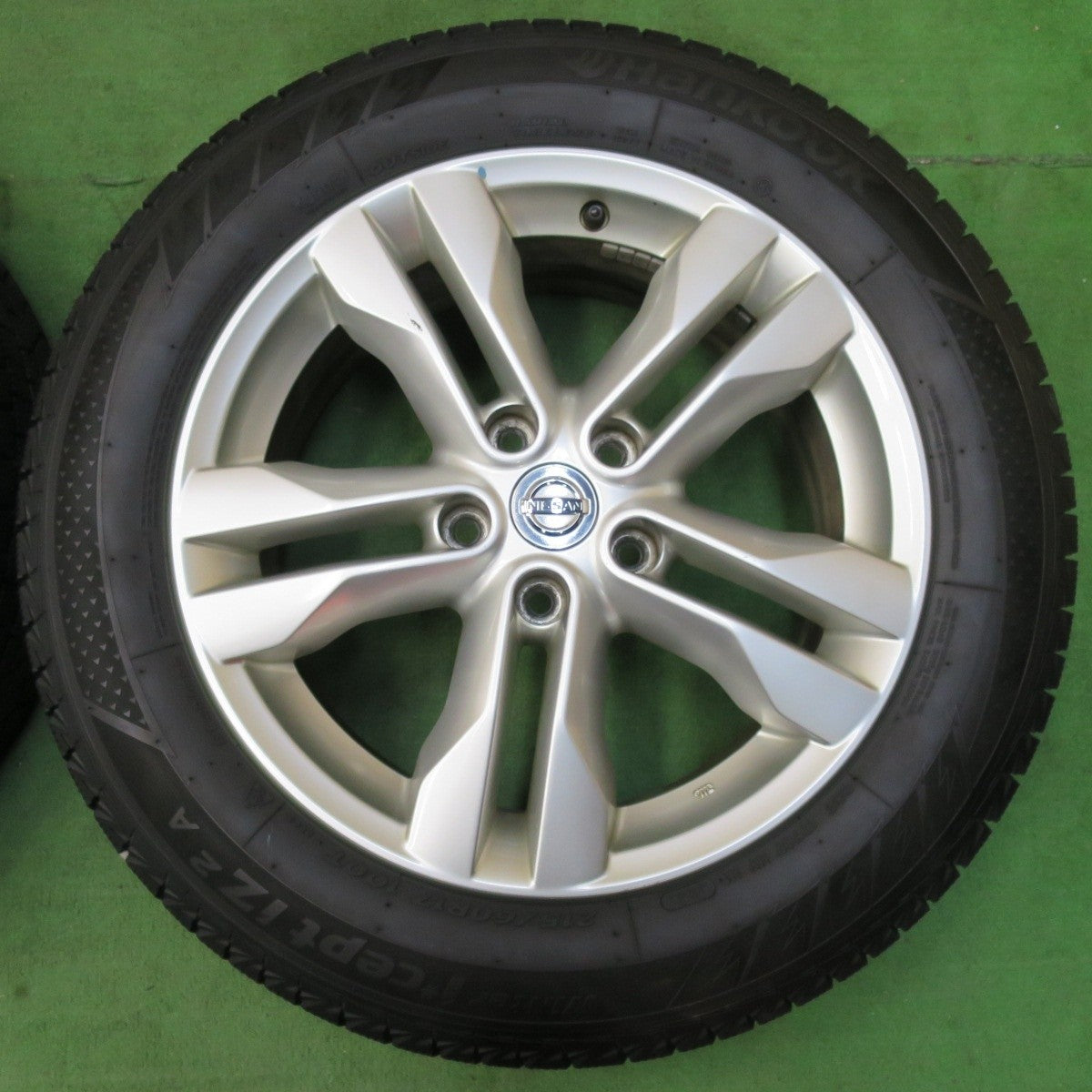 バリ溝!22年!9.5分★日産 T31 エクストレイル 純正 215/60R17 スタッドレス ハンコック ウインター アイセプト IZ2A 17インチ PCD114.3/5H★5011512イス