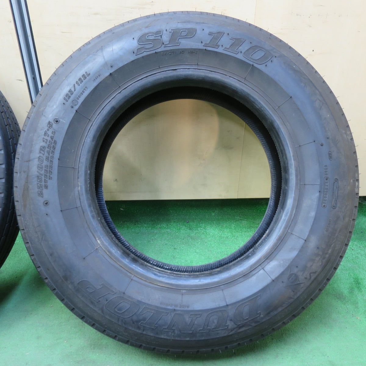 バリ溝!23年!8.5分★トラック タイヤ 225/80R17.5 123/122L ダンロップ SP110 タイヤ 17.5インチ★5071403イノタ