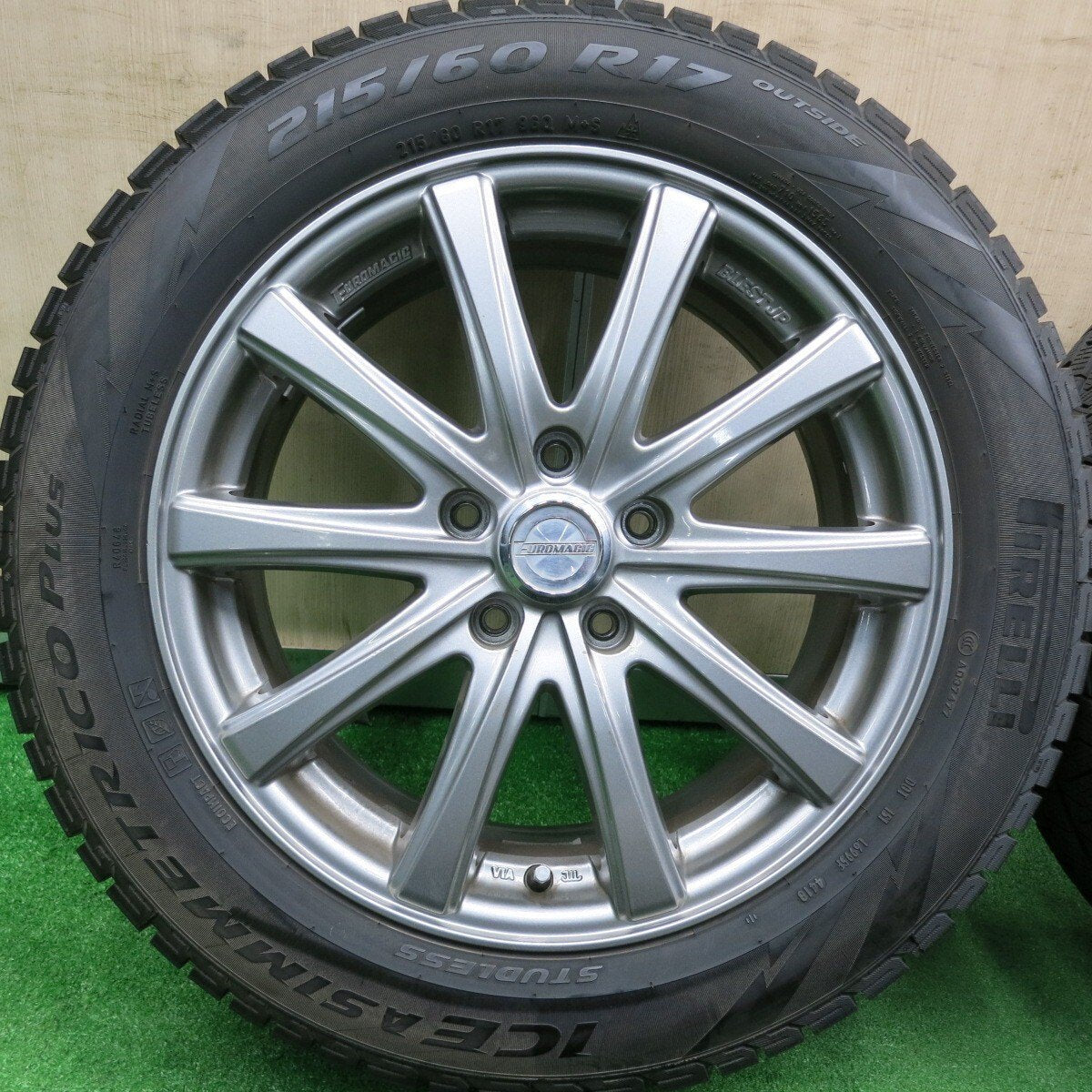 バリ溝!キレイ!9.5分★スタッドレス 215/60R17 ピレリ アイスアシンメトリコ プラス EUROMAGIC BLEST JP 17インチ PCD114.3/5H★4112901HAス